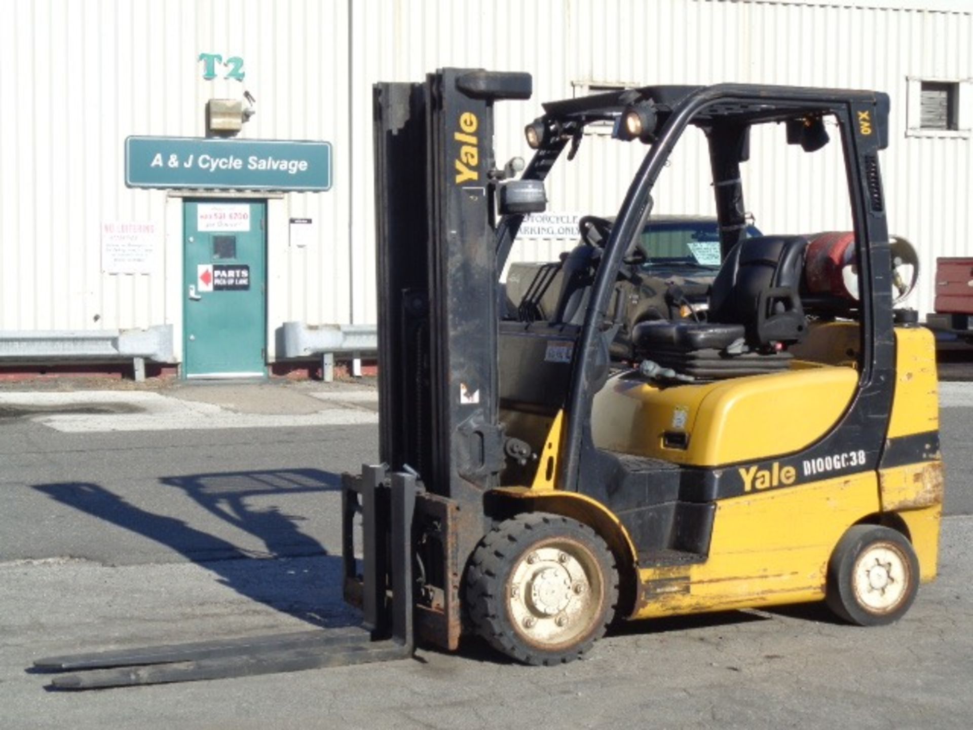 2014 Yale GLC060VX 6,000 lb Forklift - Image 8 of 17