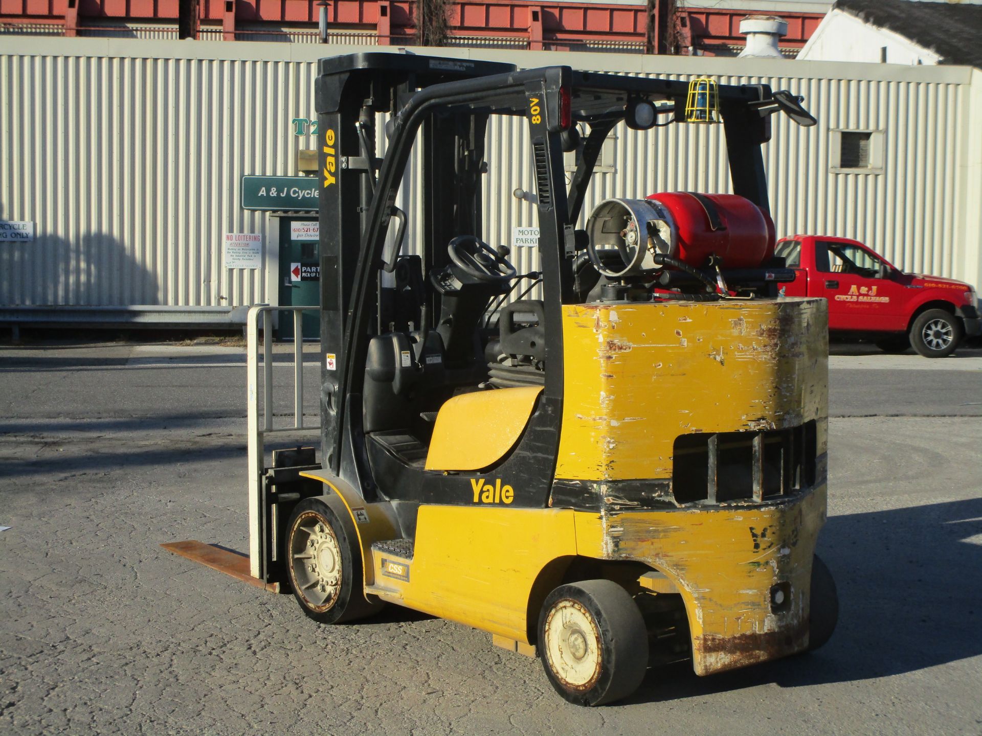2015 Yale GLC080VX Forklift - Image 5 of 17