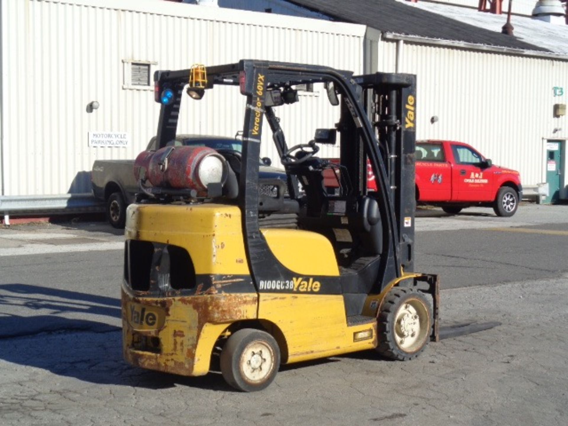 2014 Yale GLC060VX 6,000 lb Forklift - Image 2 of 17