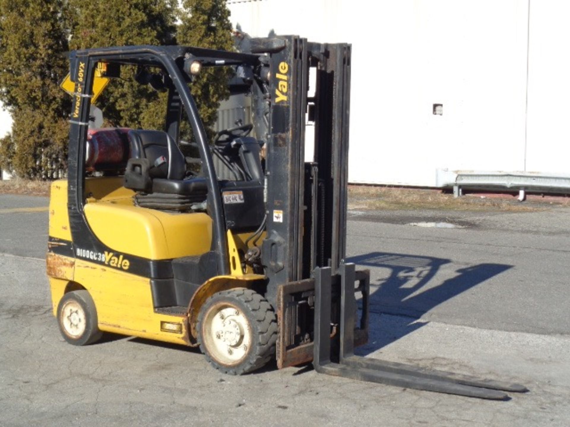 2014 Yale GLC060VX 6,000 lb Forklift - Image 5 of 17
