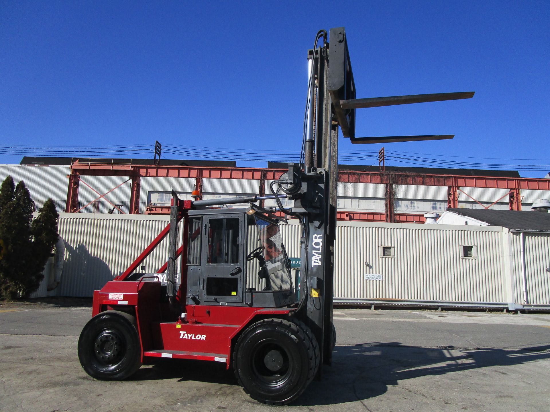 Taylor THD-300S 30,000lb Forklift - Image 8 of 20