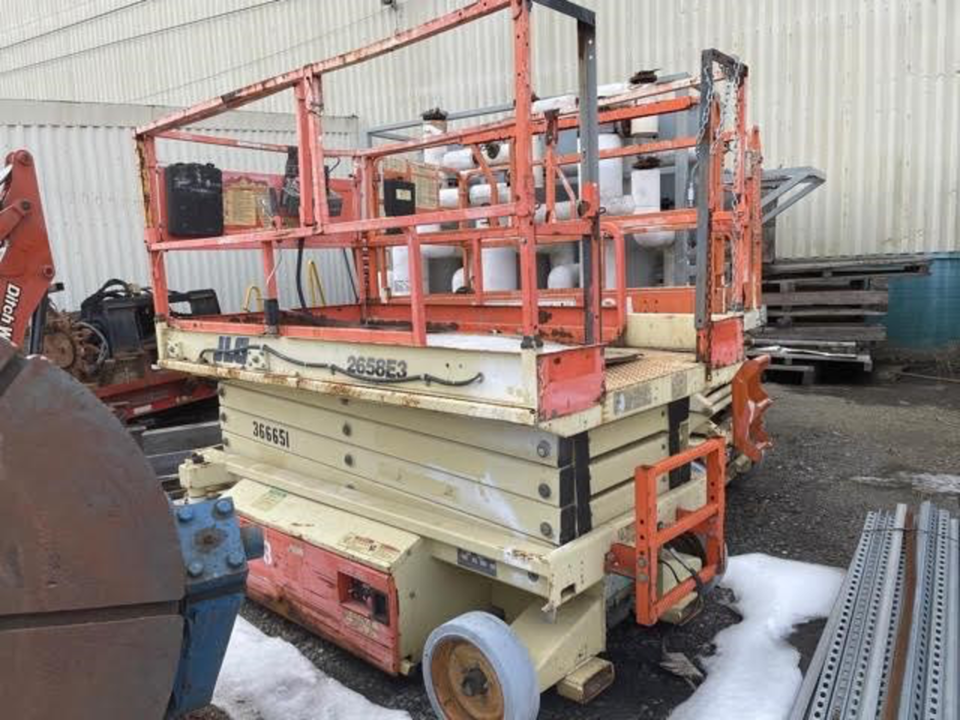 JLG Scissor Lift