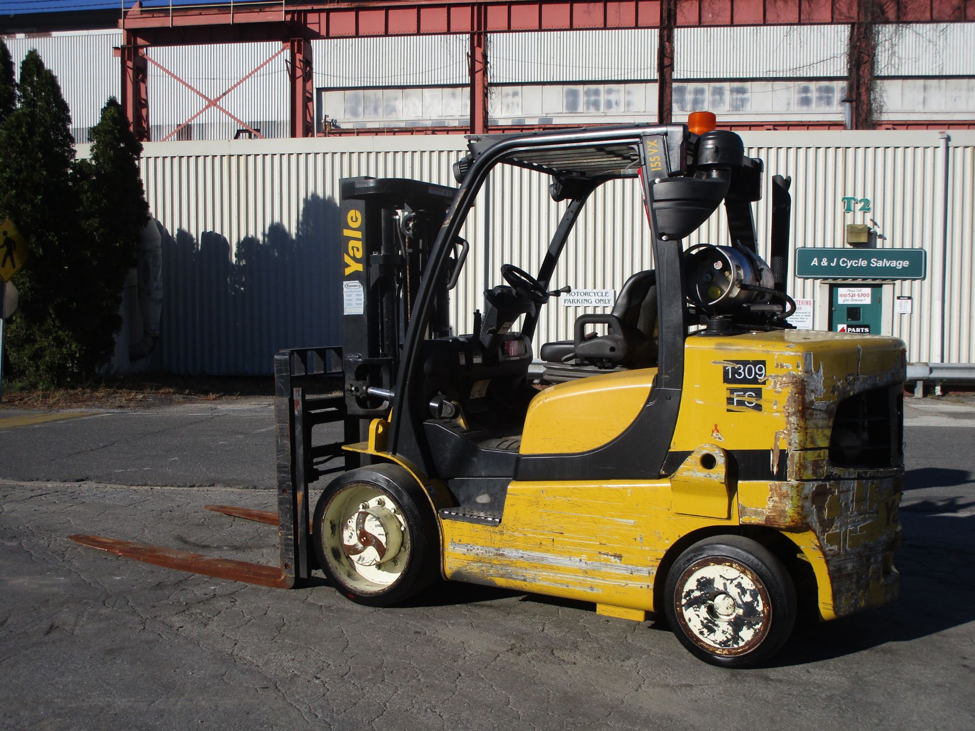 2015 Yale GLC155VX 15,000lb Forklift - Image 8 of 16