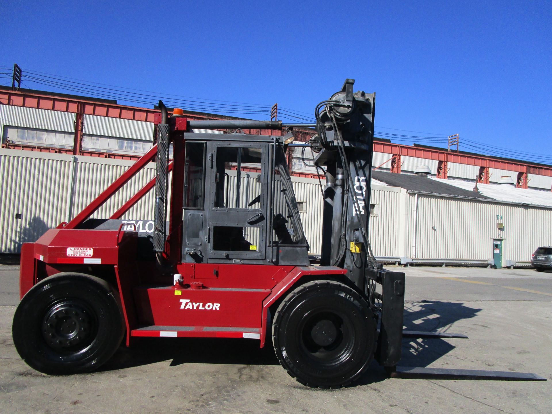 Taylor THD-300S 30,000lb Forklift