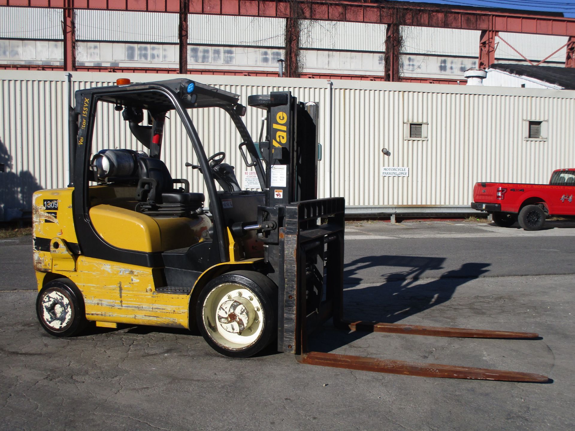 2015 Yale GLC155VX 15,000lb Forklift - Image 4 of 16