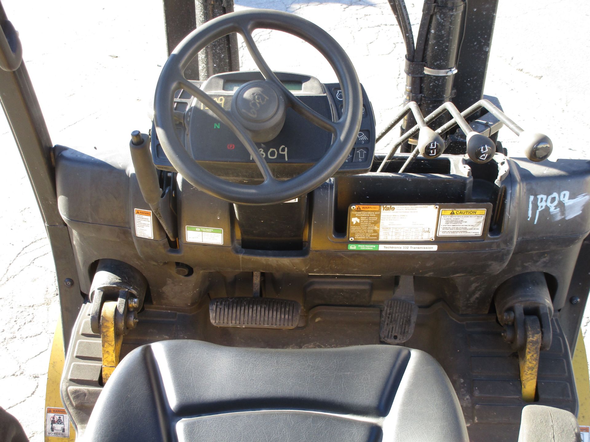 2015 Yale GLC155VX 15,000lb Forklift - Image 15 of 16