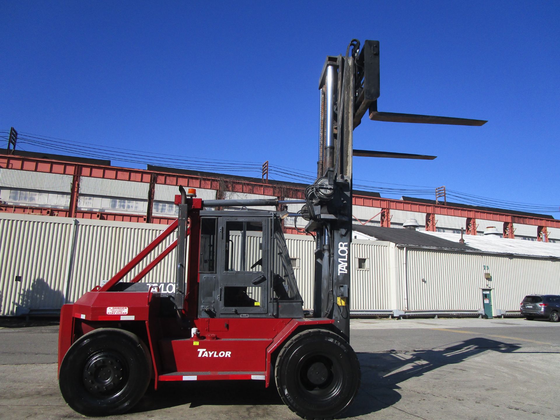 Taylor THD-300S 30,000lb Forklift - Image 7 of 20