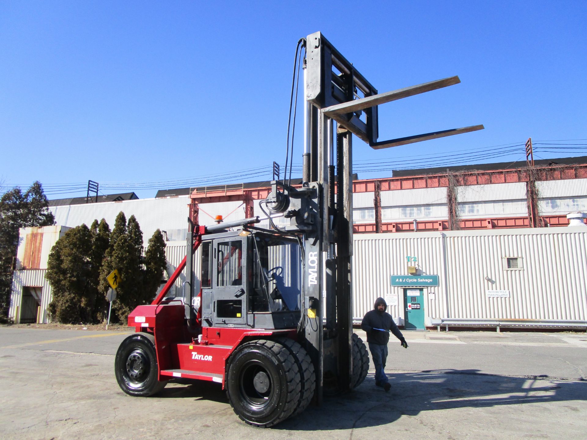 Taylor THD-300S 30,000lb Forklift - Image 9 of 20