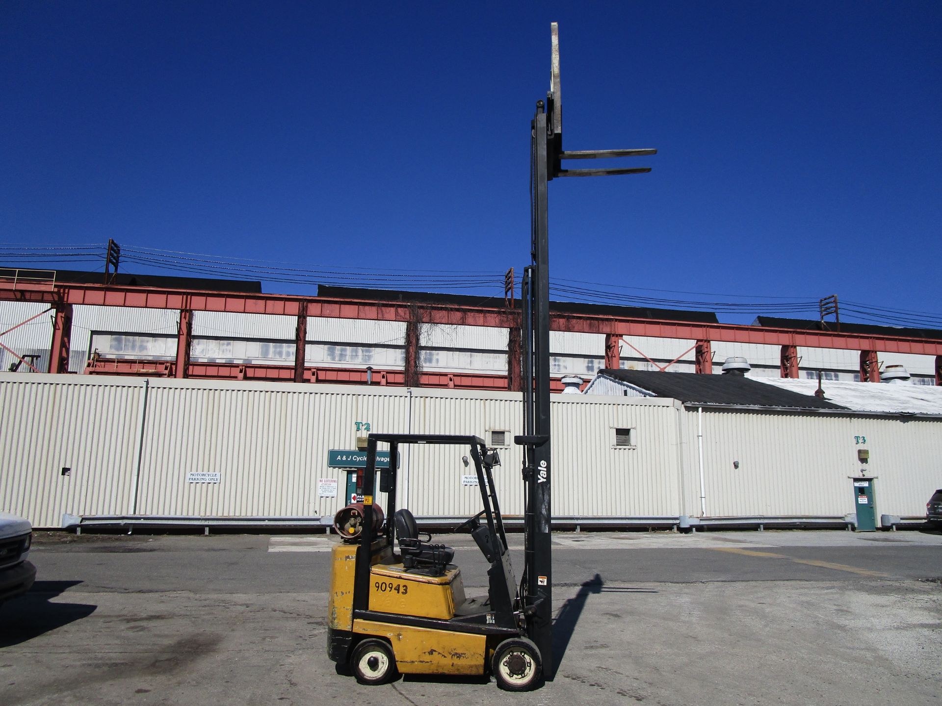 Yale GLC040AF 4,000lb Forklift - Image 7 of 16