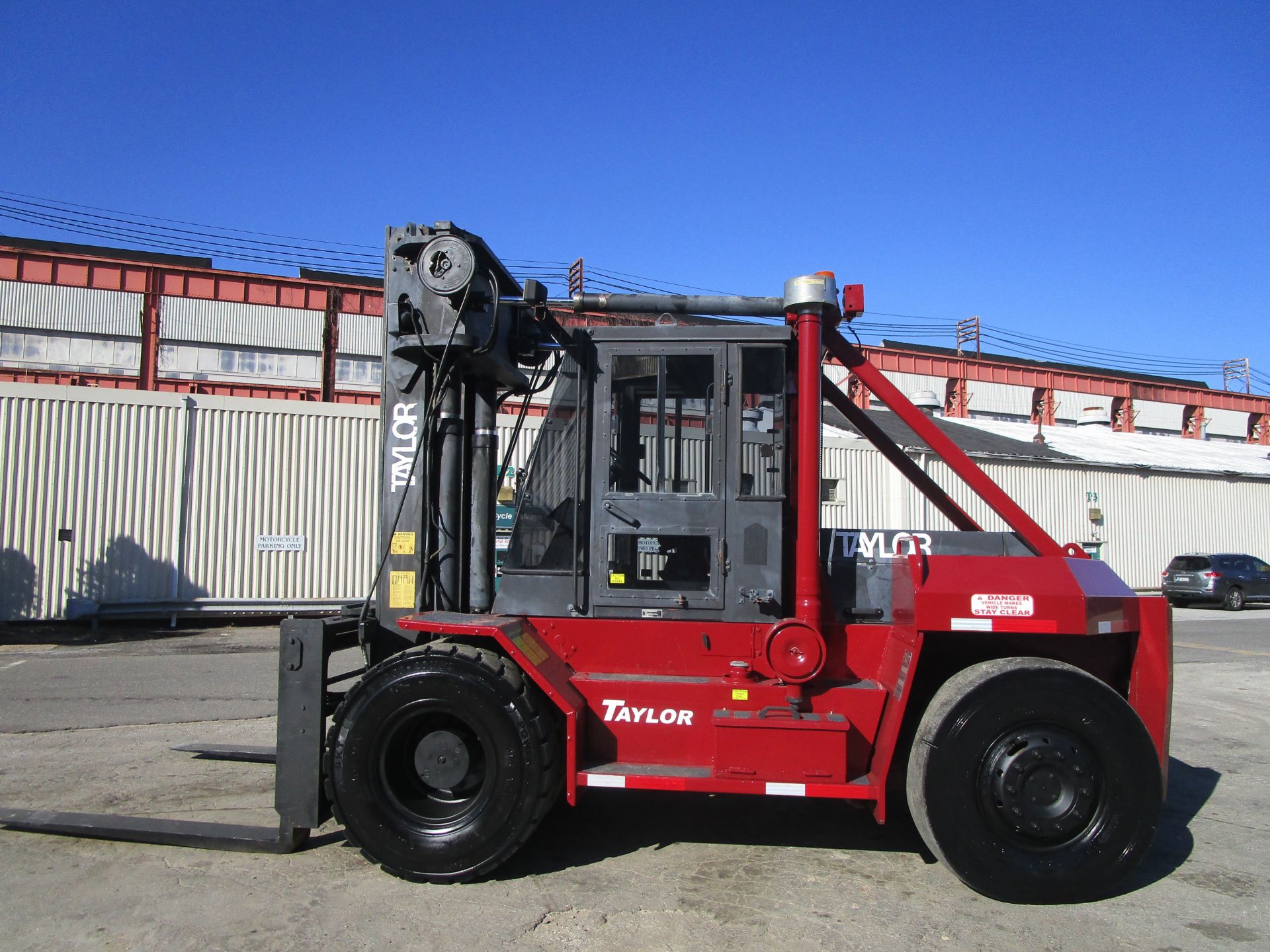 Taylor THD-300S 30,000lb Forklift - Image 14 of 20