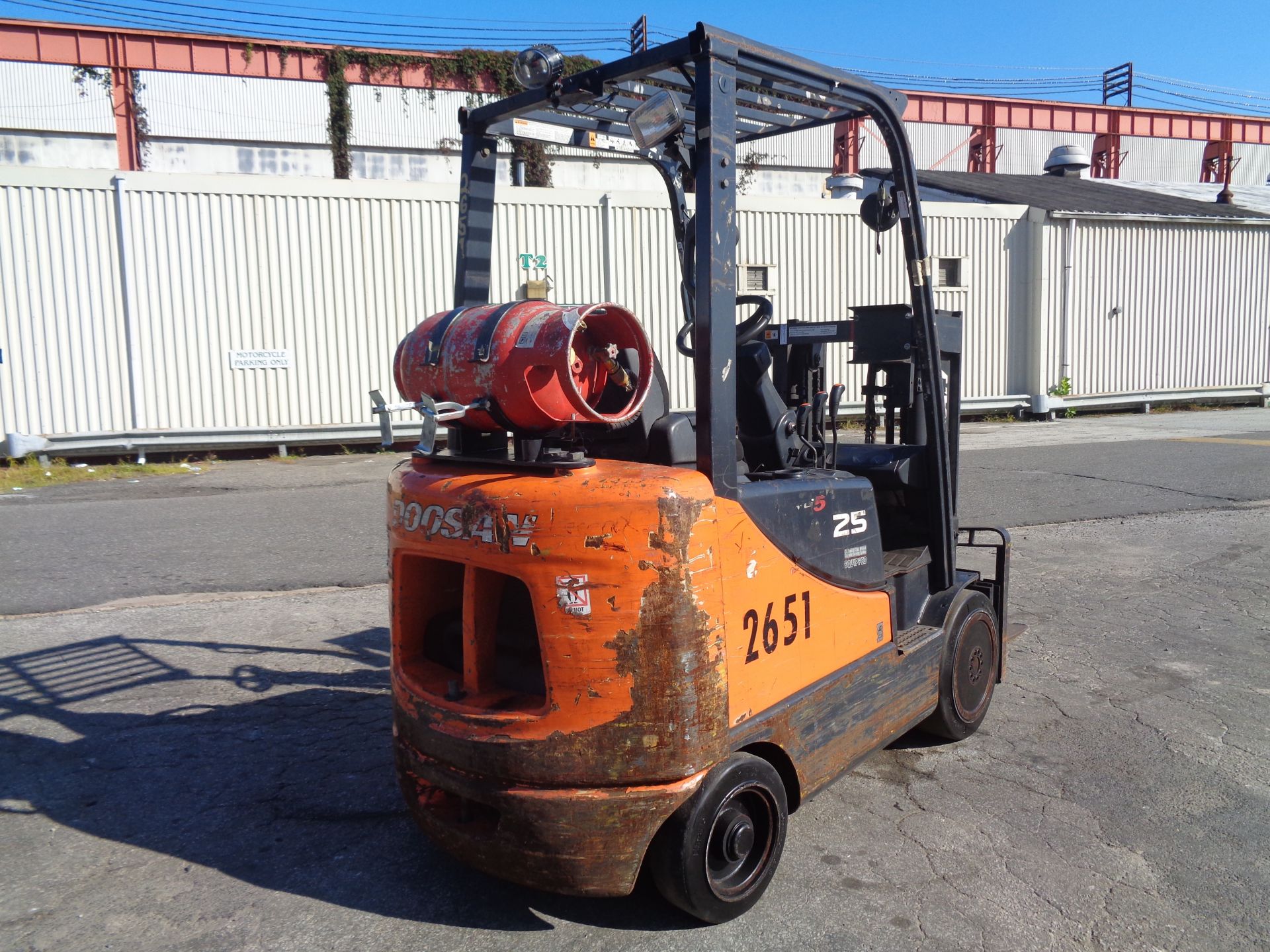 2009 Doosan GC25P-5 3,620lb Forklift - Image 2 of 16