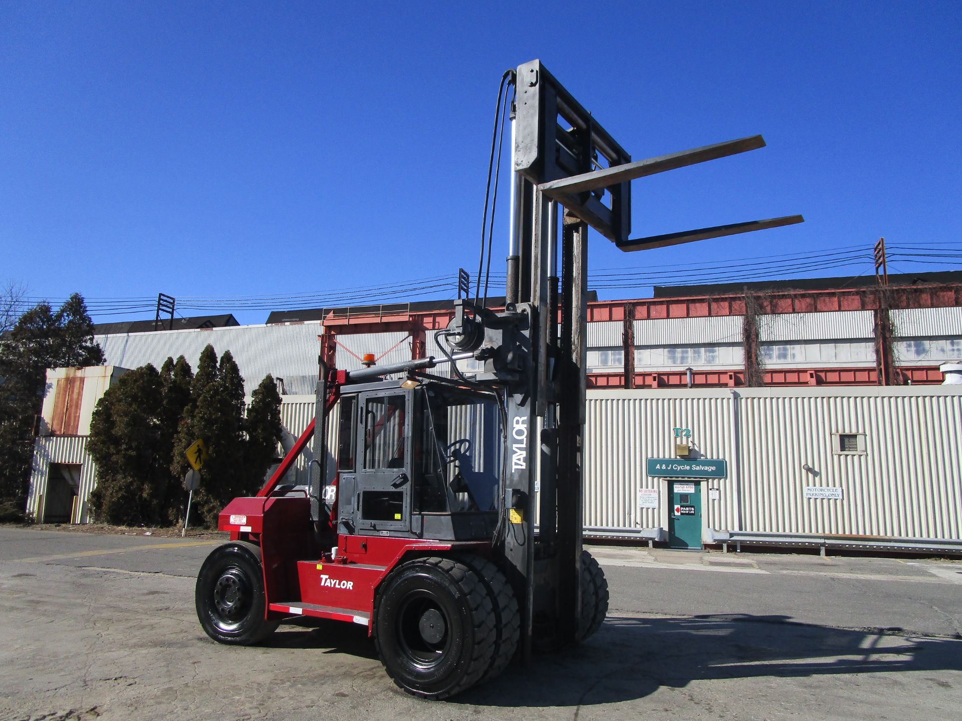 Taylor THD-300S 30,000lb Forklift - Image 10 of 20