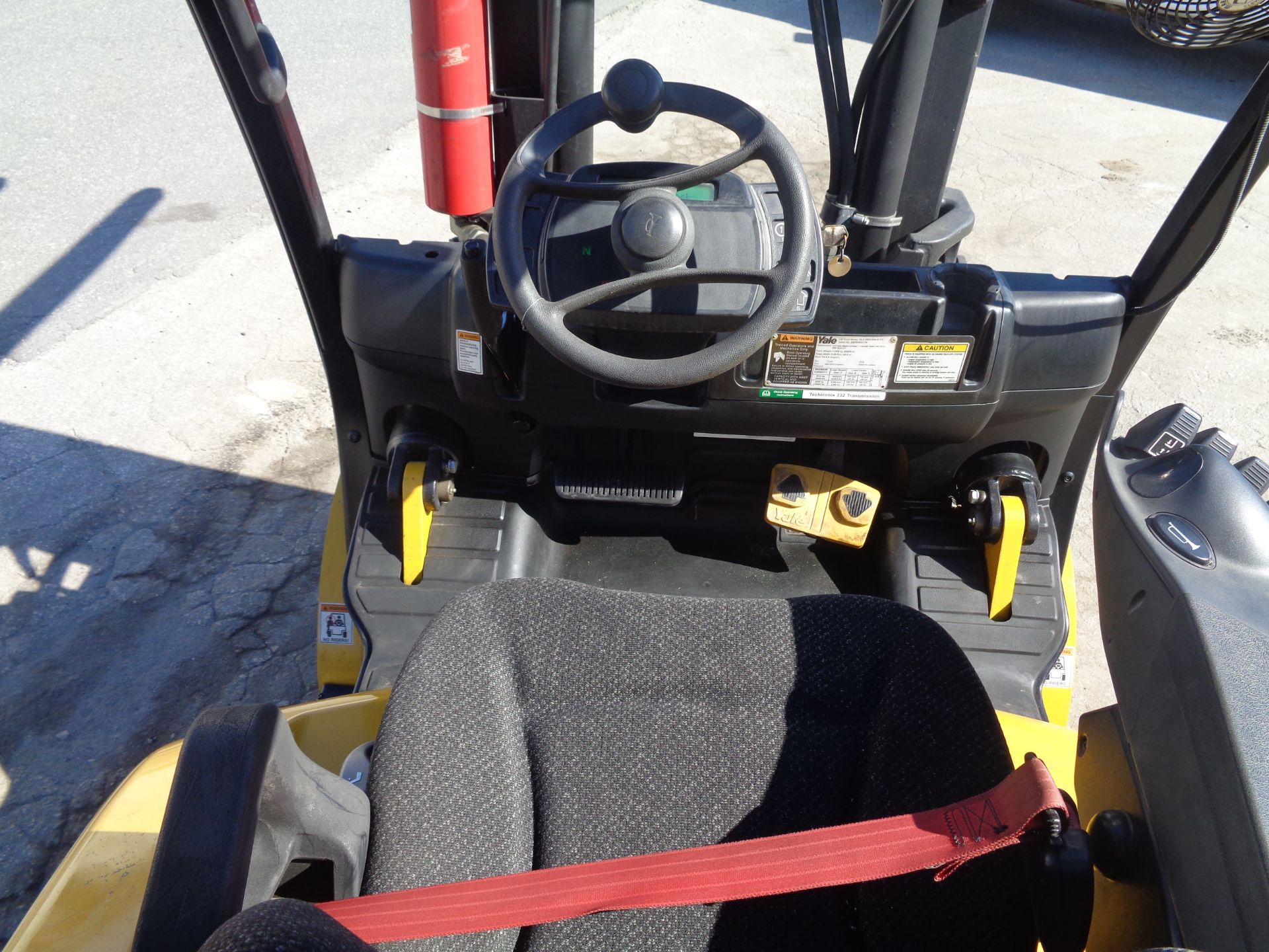 2013 Yale GLC155VX 15000lb Forklift - Image 16 of 17