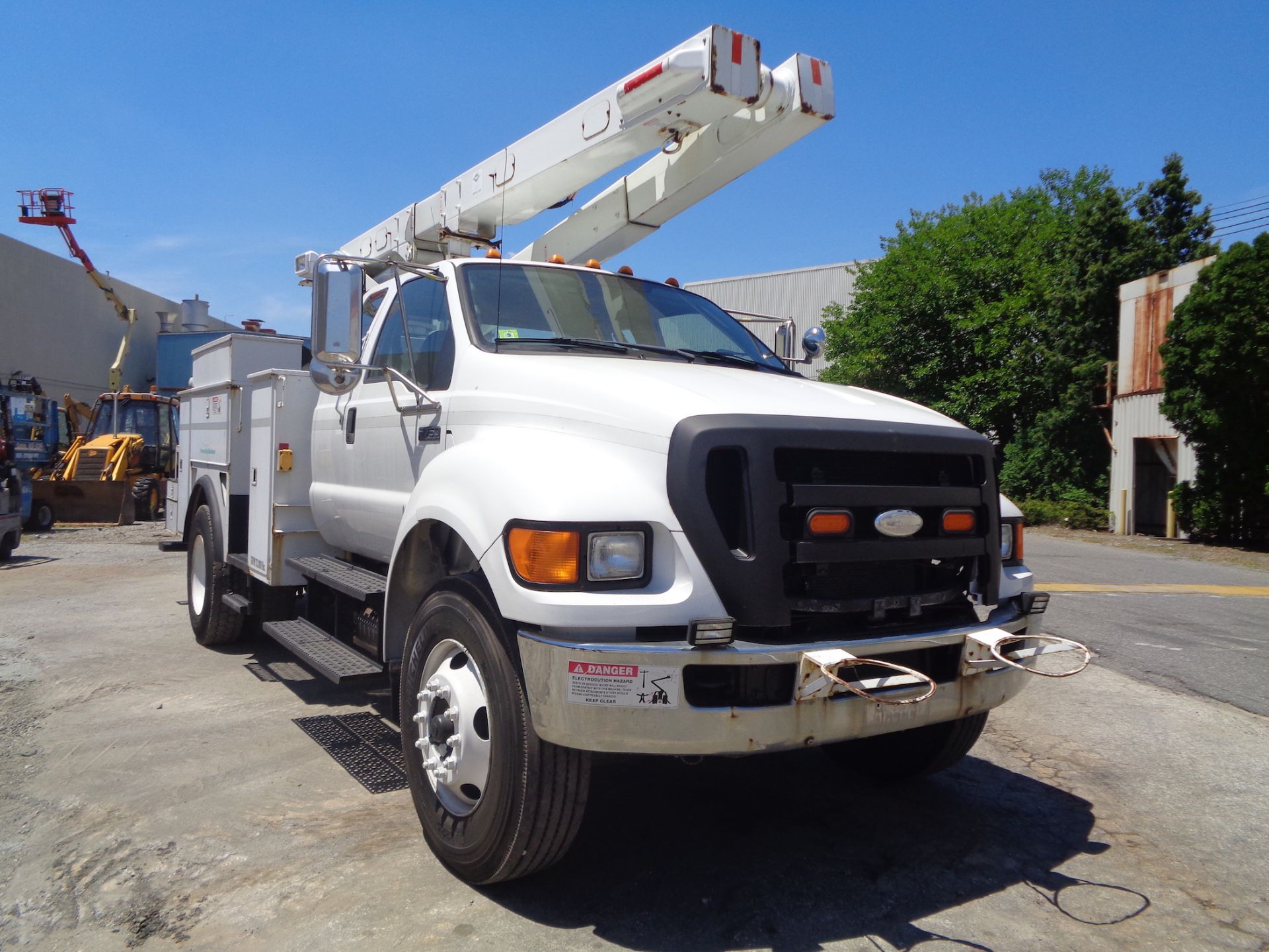 2007 Ford F750 Bucket Truck - Image 6 of 21