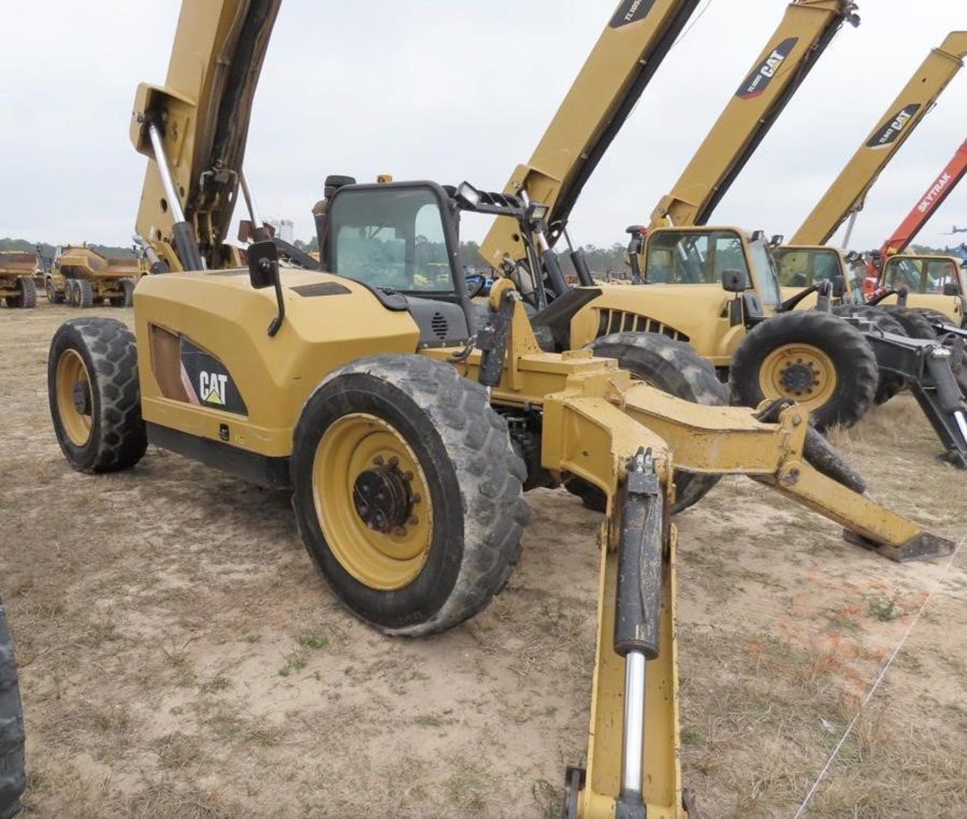 2013 Caterpillar TL1055C 10,000lb Telescopic Forklift - Image 5 of 8