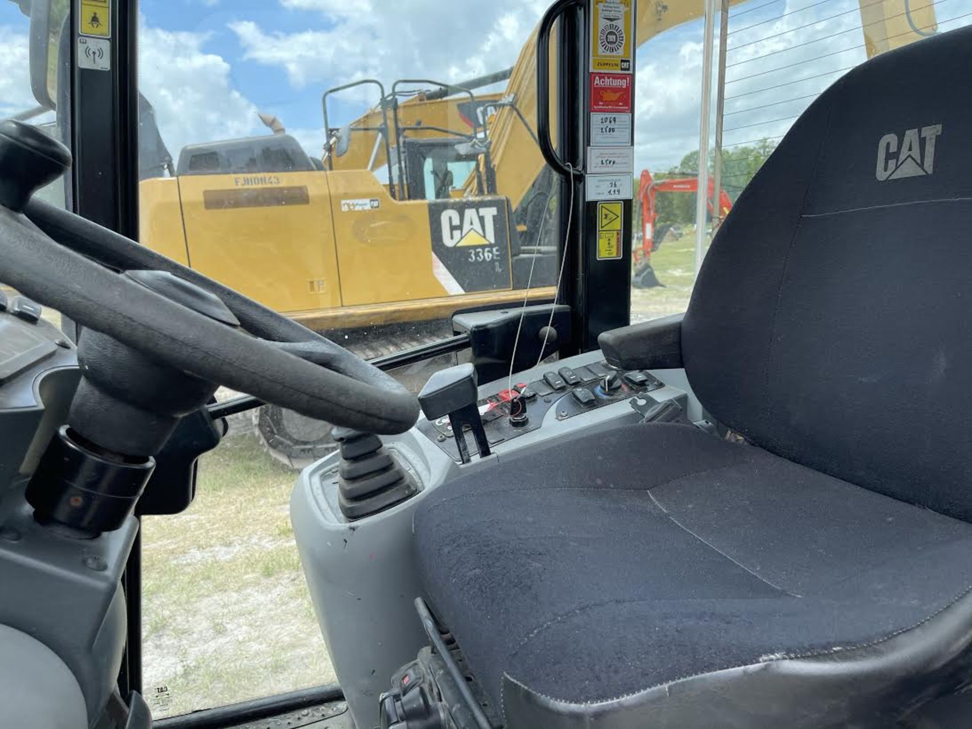 2015 Caterpillar 908 Wheel Loader - Image 6 of 6