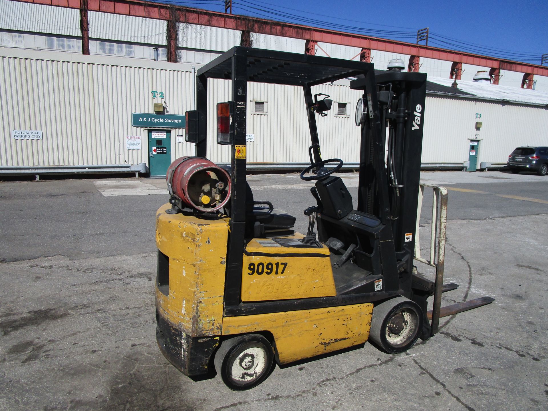 Yale GLC040AF 4,000 lb Forklift - Image 4 of 10