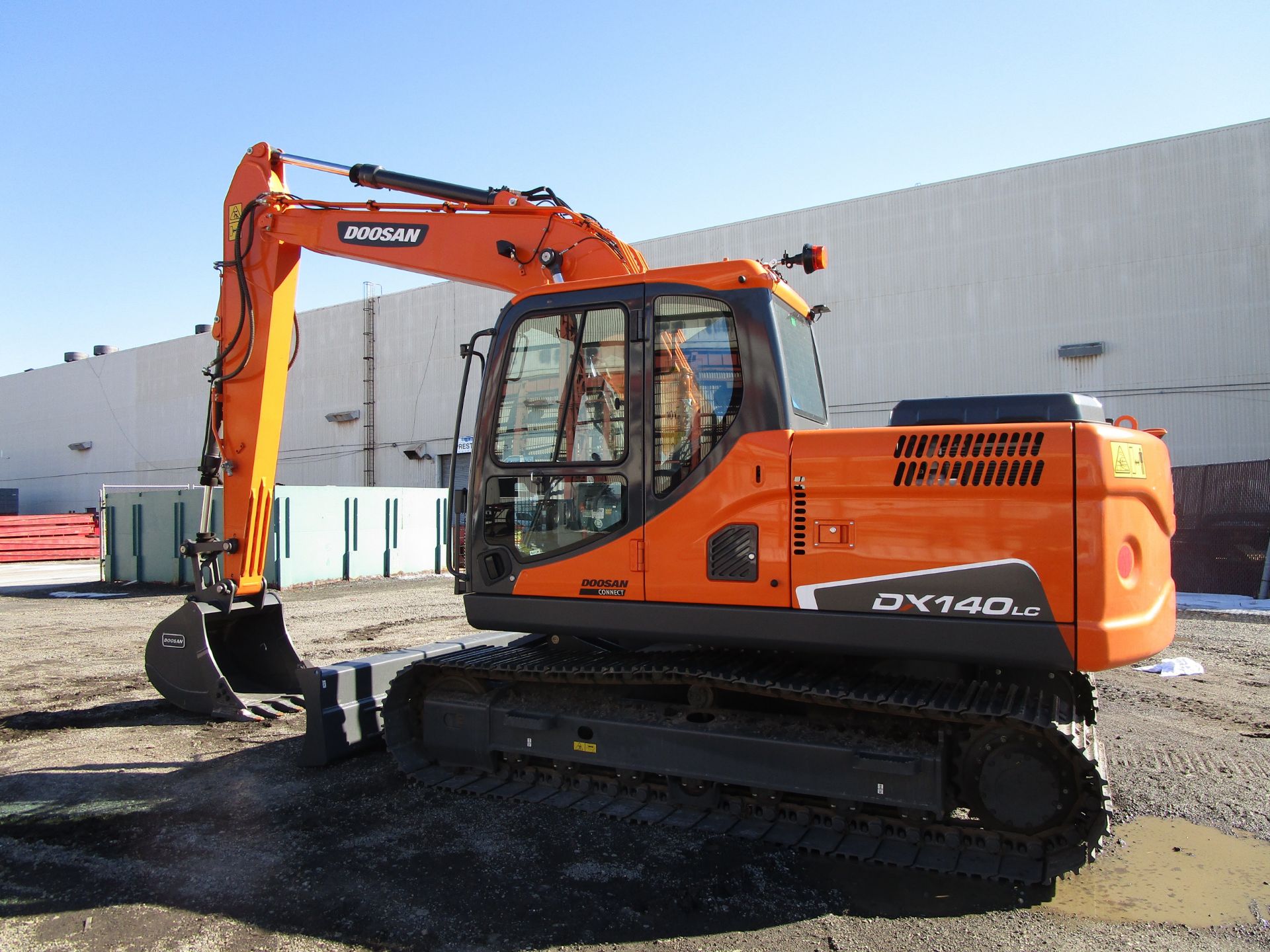 New Unused 2020 Doosan DX140 LC Excavator - Image 8 of 17