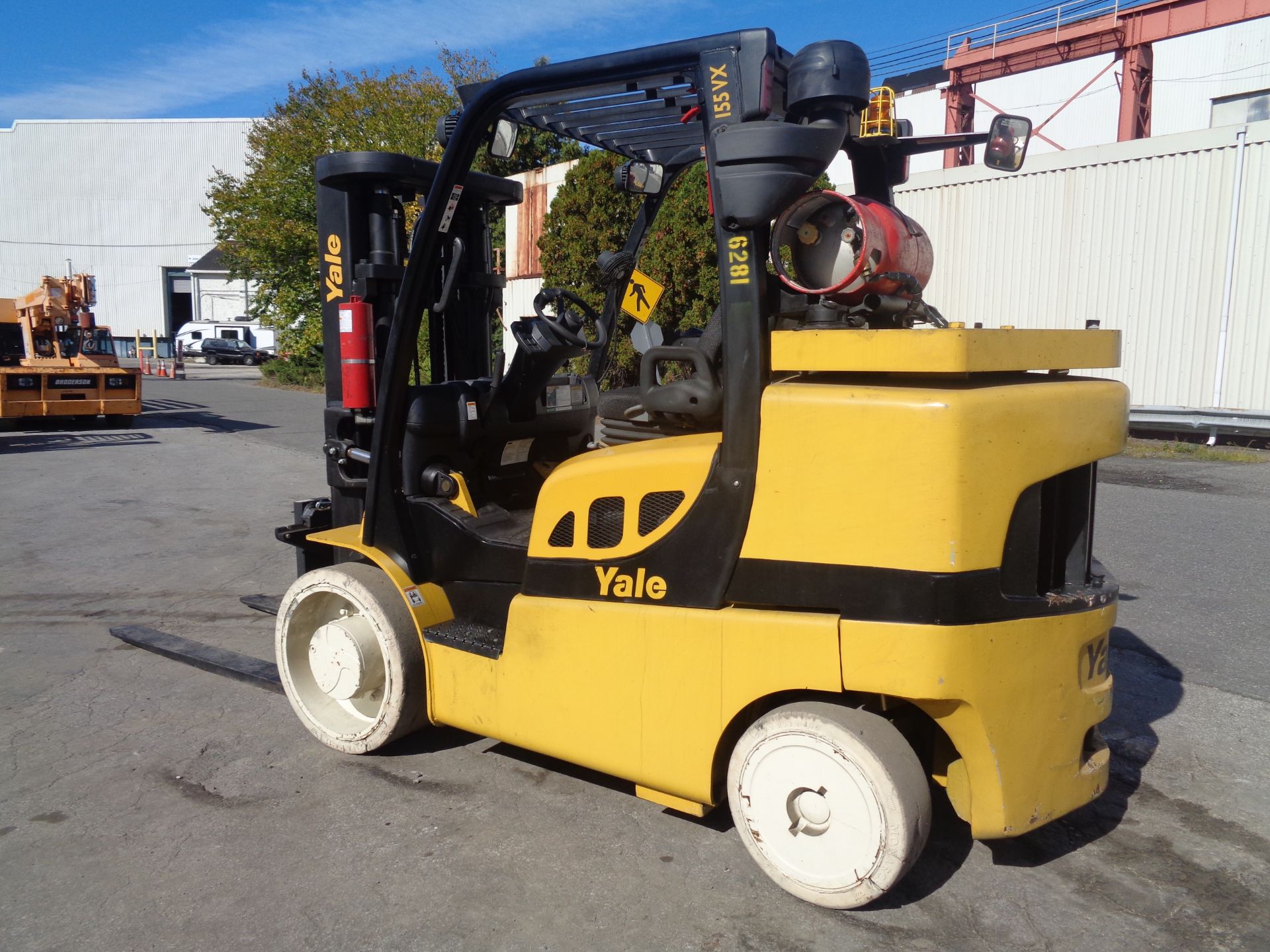 2013 Yale GLC155VX 15,000 lb Forklift - Image 13 of 17