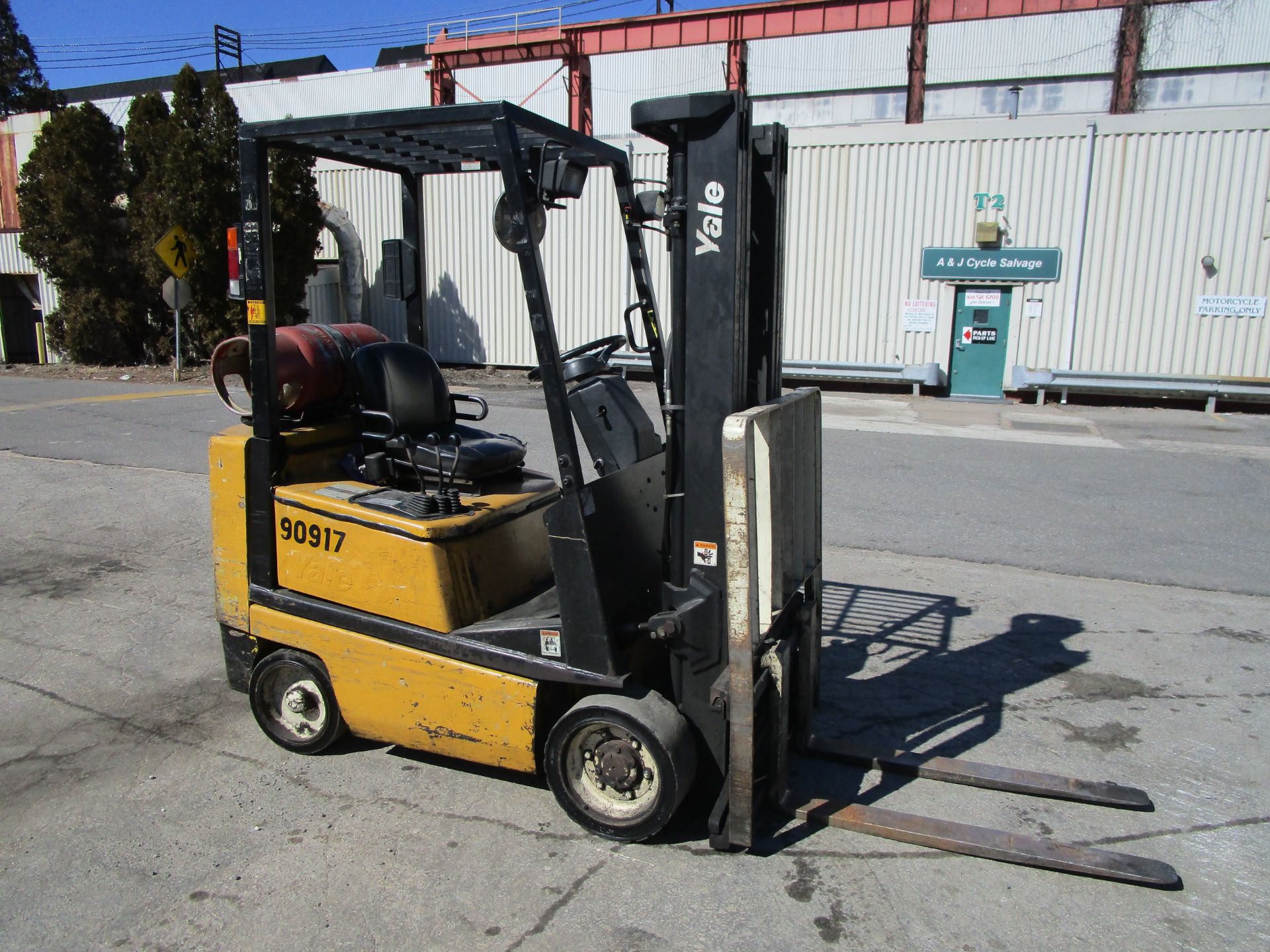 Yale GLC040AF 4,000 lb Forklift - Image 2 of 10