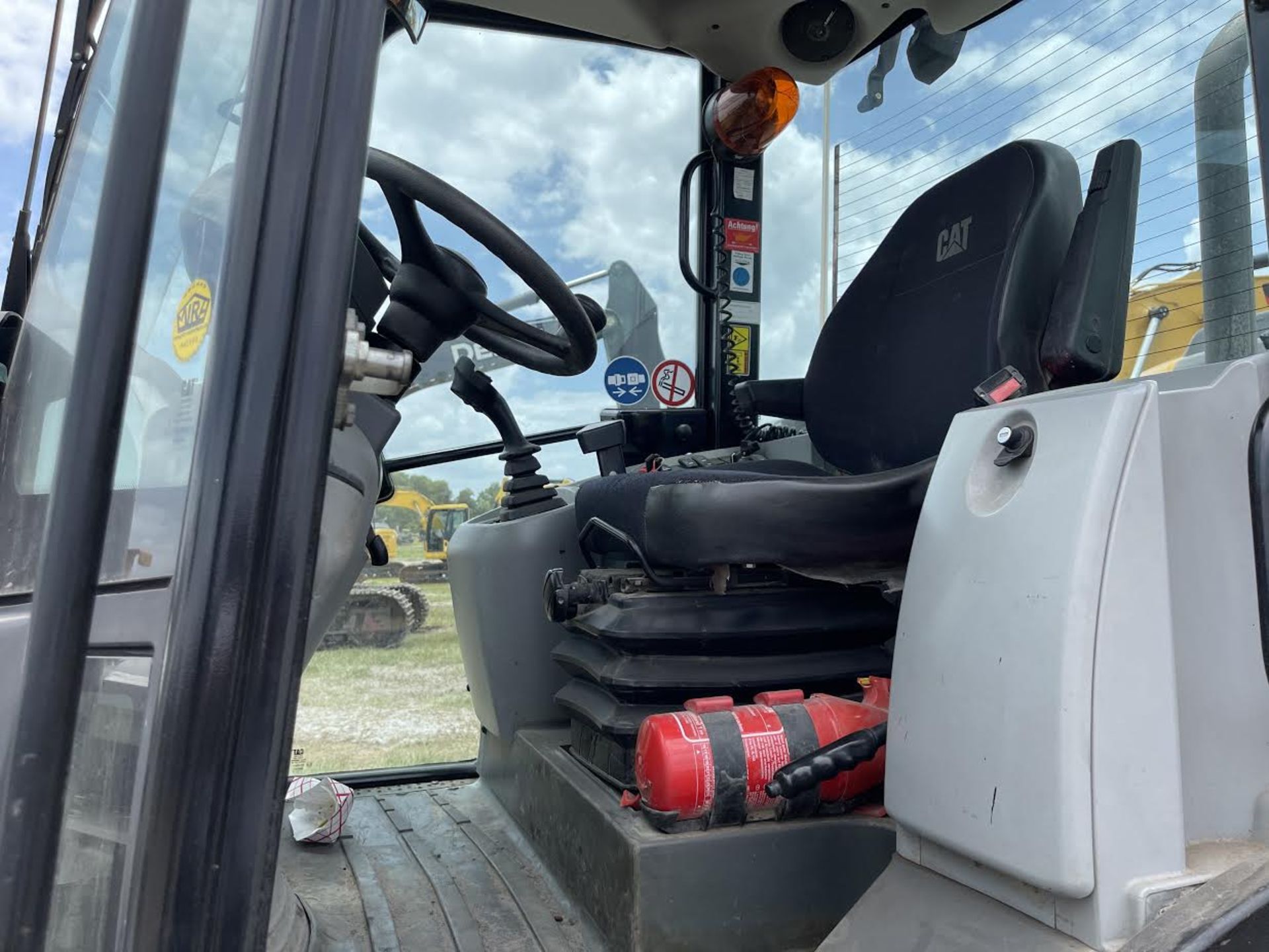 2015 Caterpillar 908 Wheel Loader - Image 3 of 6