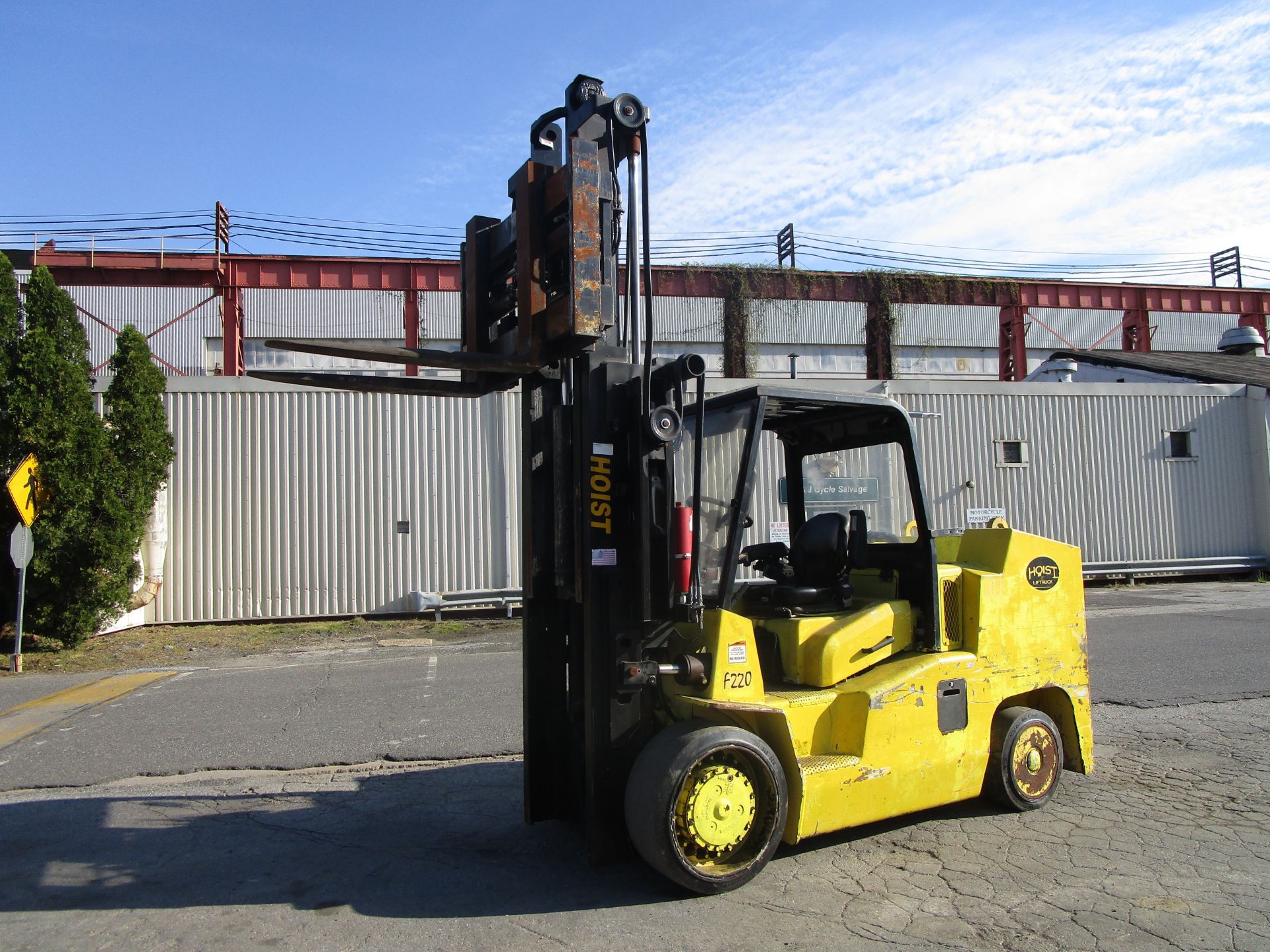 Hoist F220 25,000 lbs forklift - Image 5 of 7