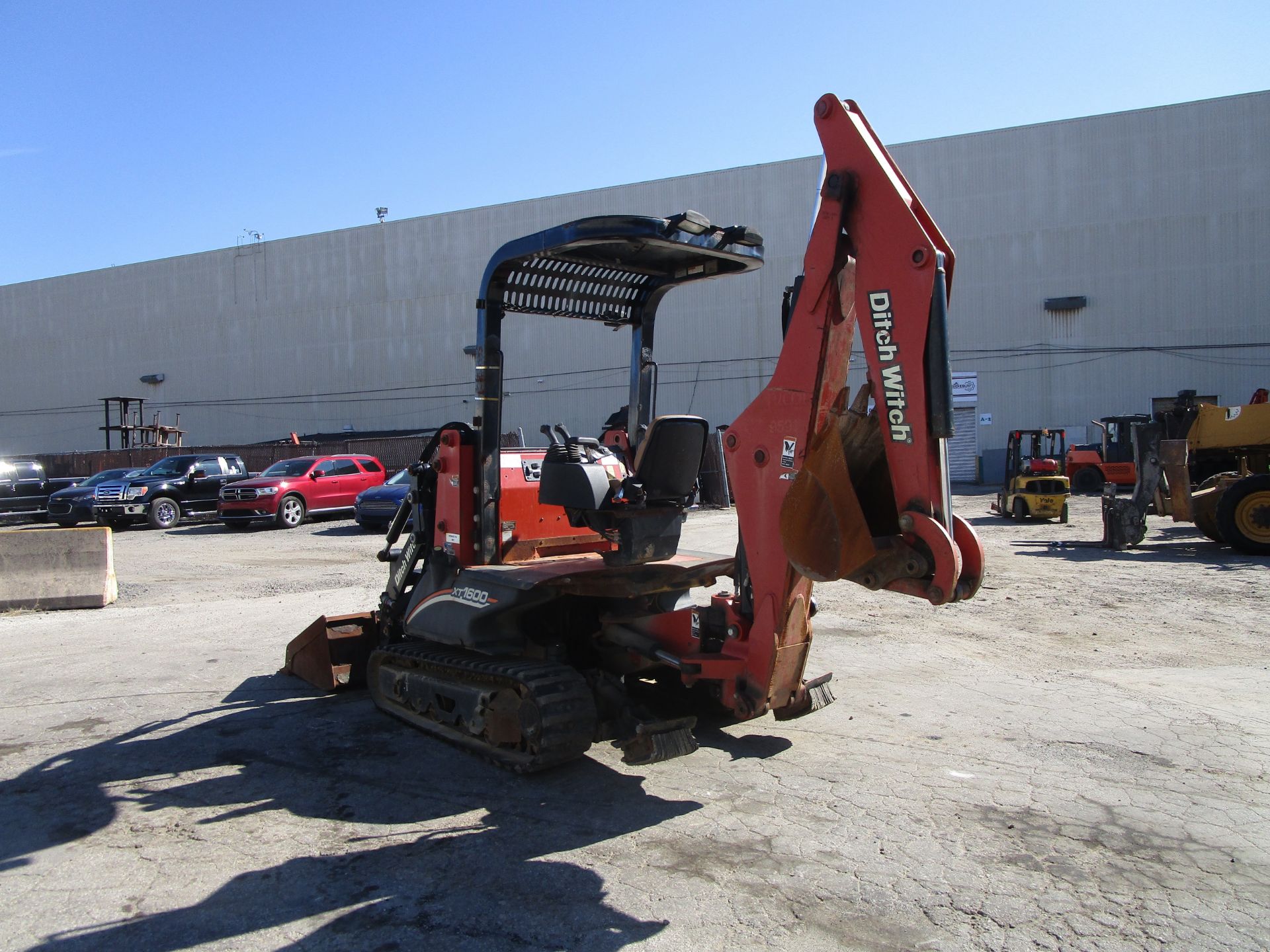 2011 Ditch Witch XT1600 Trencher Backhoe w/ Trailer - Image 9 of 41