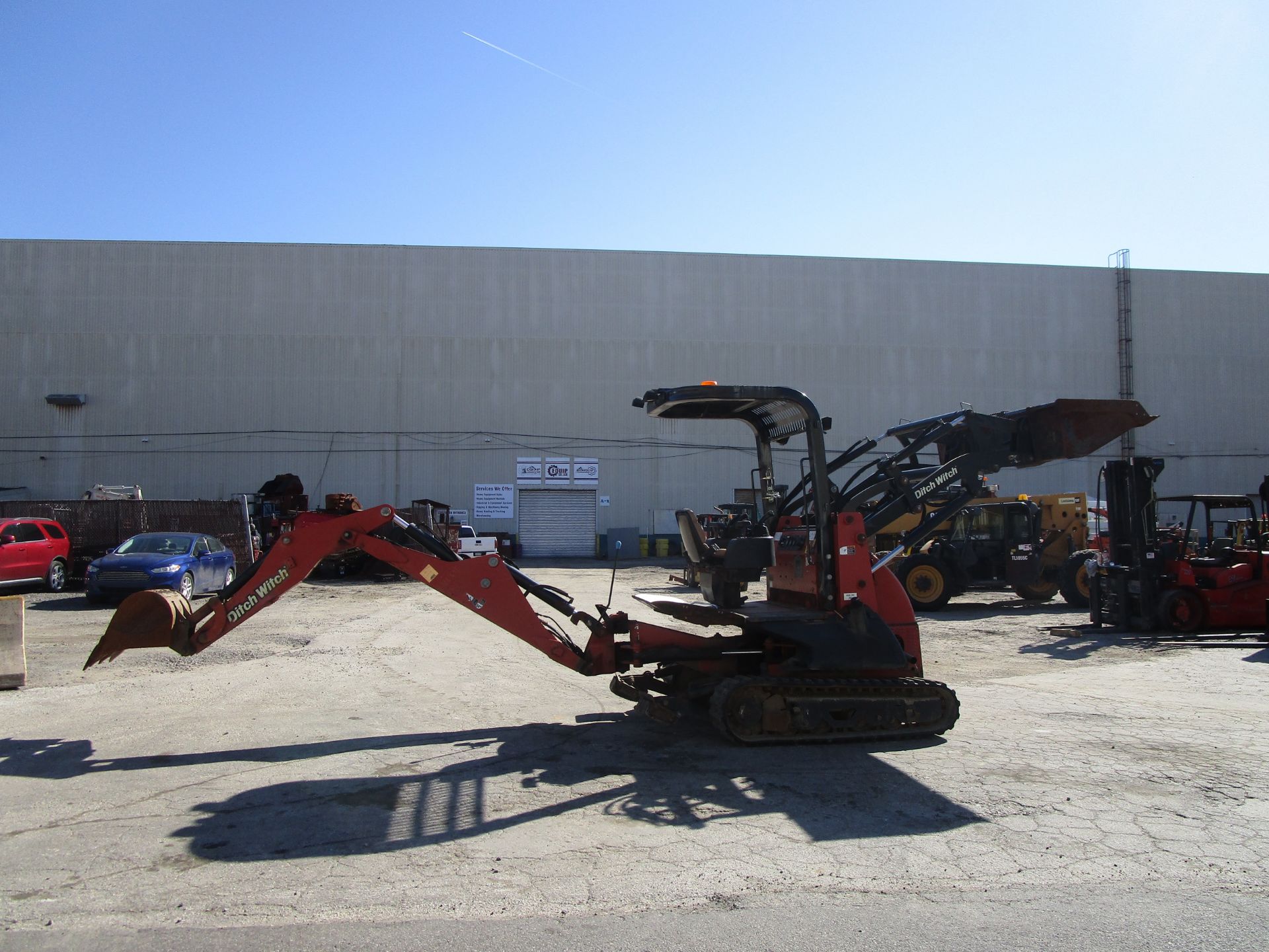 2011 Ditch Witch XT1600 Trencher Backhoe w/ Trailer - Image 24 of 41