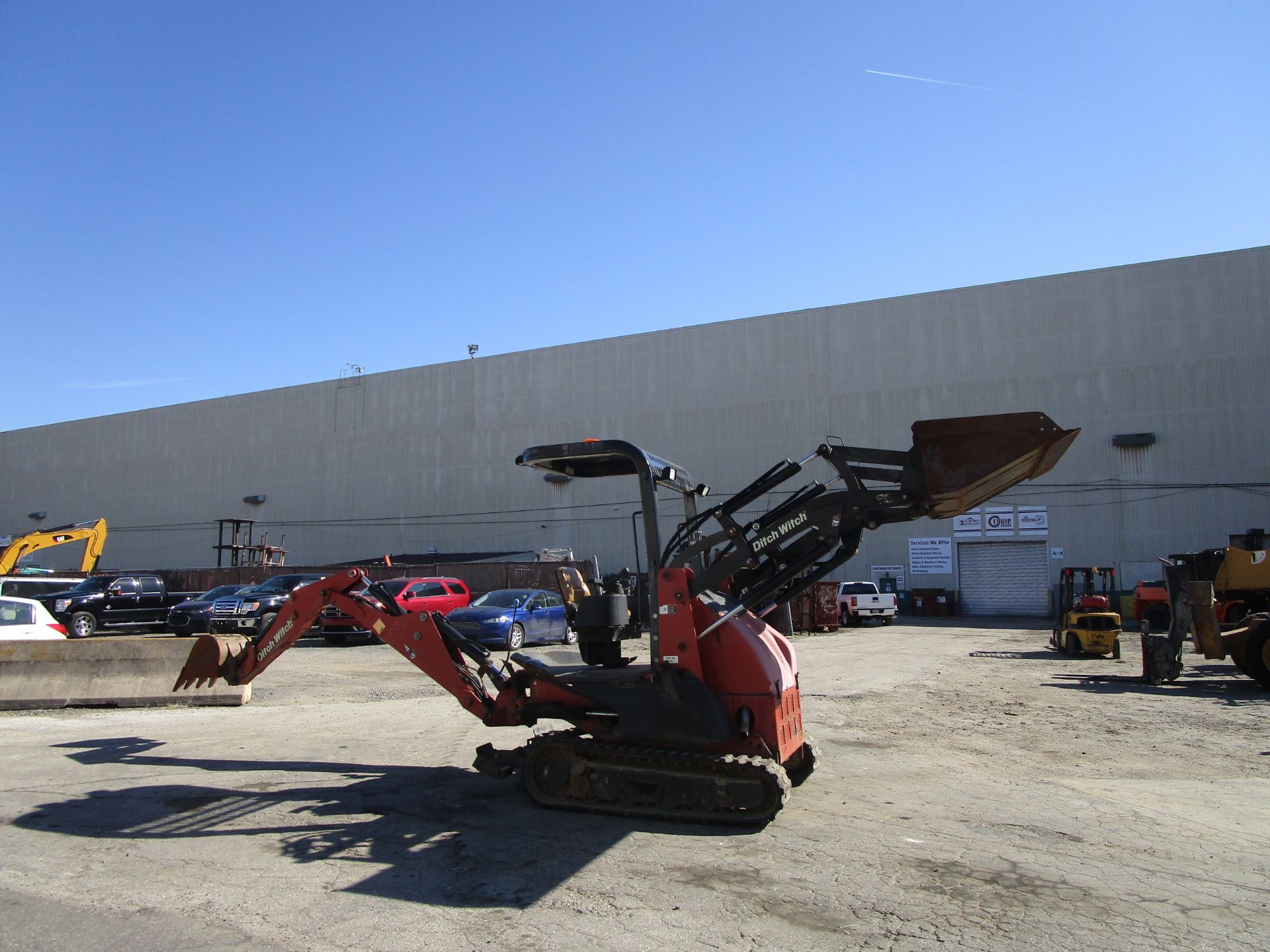 2011 Ditch Witch XT1600 Trencher Backhoe w/ Trailer - Image 25 of 41