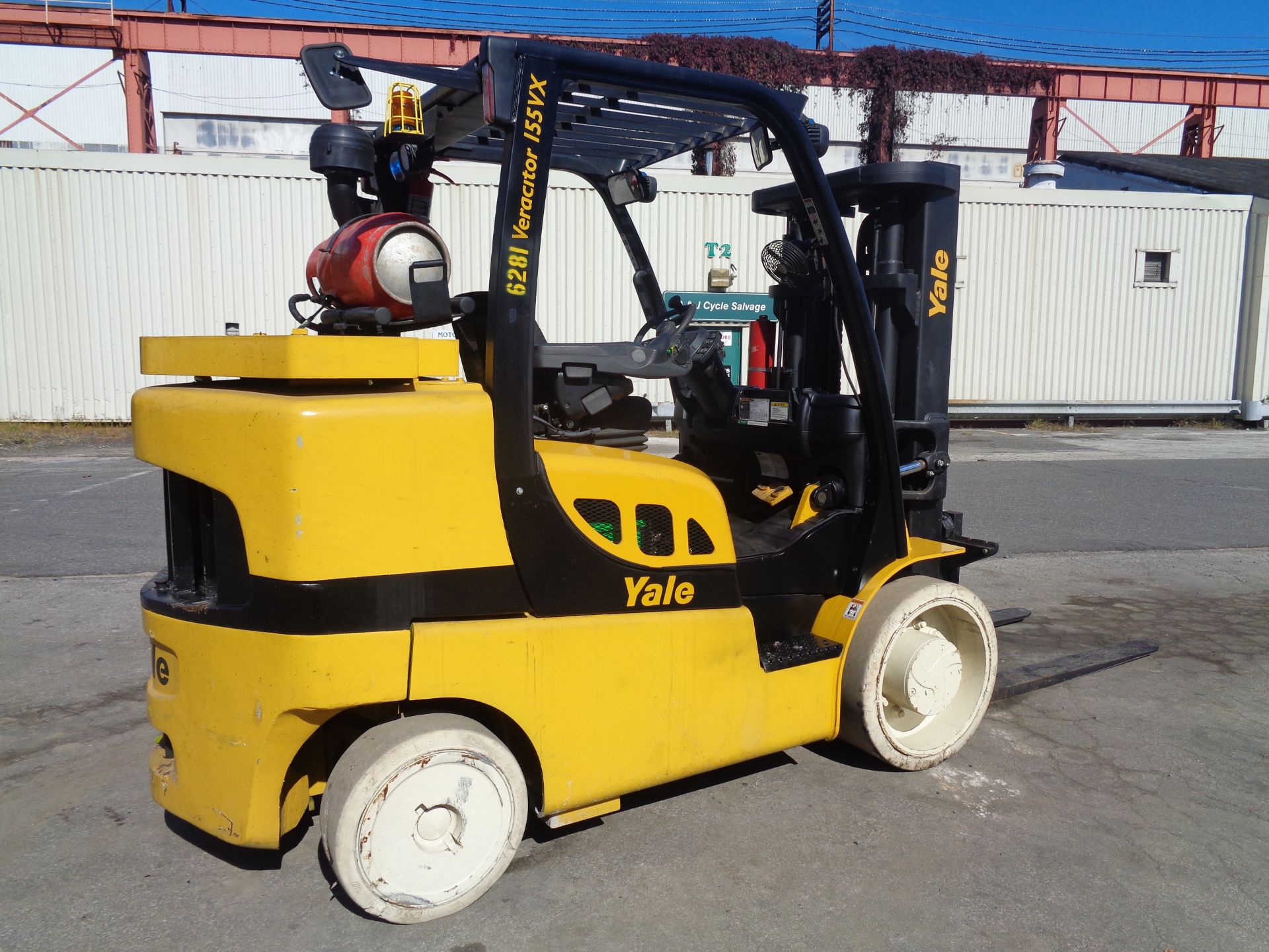 2013 Yale GLC155VX 15,000 lb Forklift - Image 9 of 17