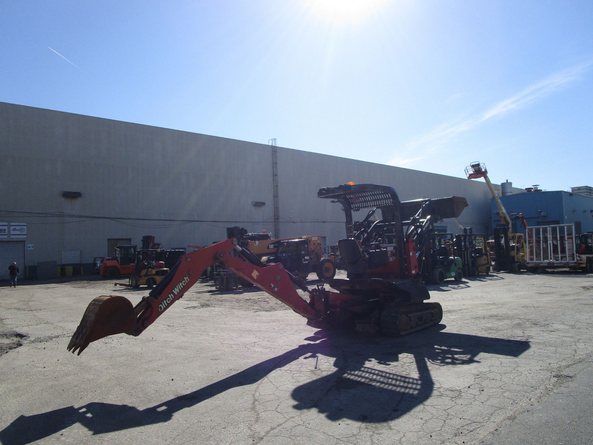 2011 Ditch Witch XT1600 Trencher Backhoe w/ Trailer - Image 23 of 41