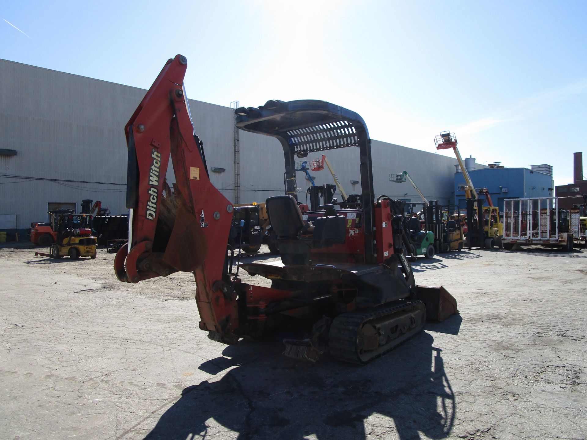 2011 Ditch Witch XT1600 Trencher Backhoe w/ Trailer - Image 15 of 41