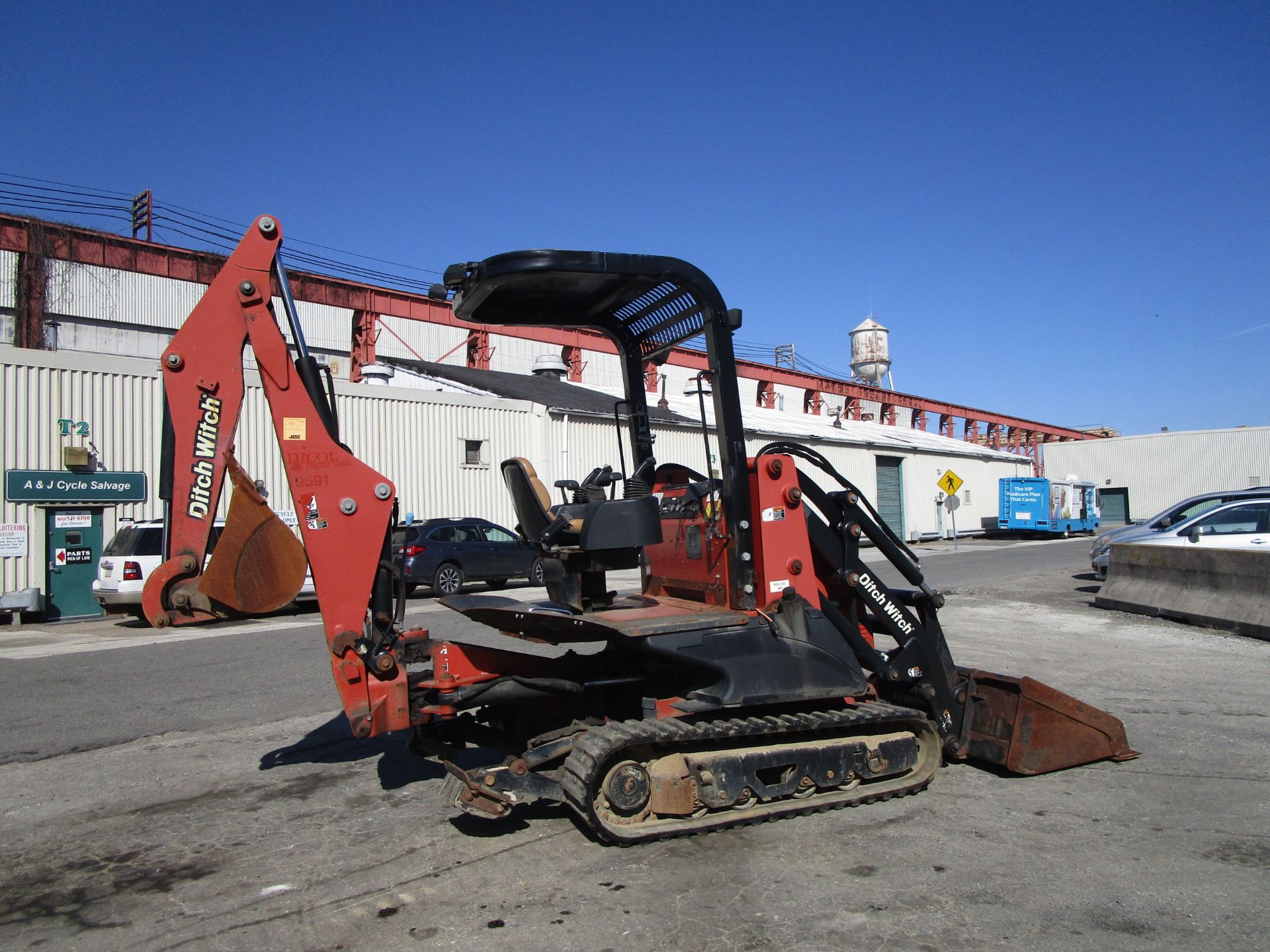 2011 Ditch Witch XT1600 Trencher Backhoe w/ Trailer - Image 3 of 41