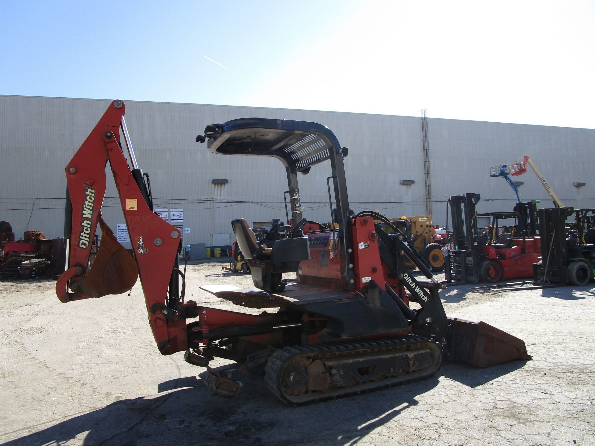 2011 Ditch Witch XT1600 Trencher Backhoe w/ Trailer - Image 16 of 41