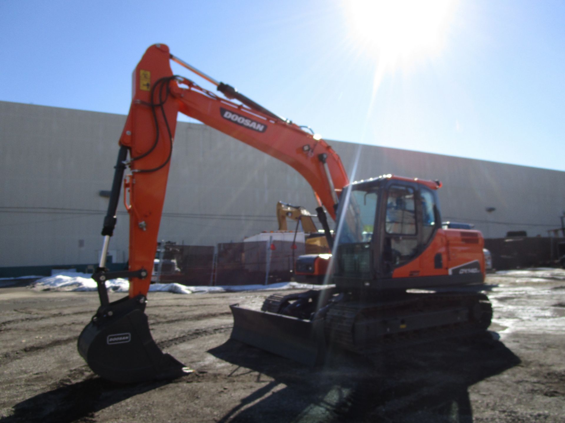 New Unused 2020 Doosan DX140 LC Excavator - Image 10 of 17