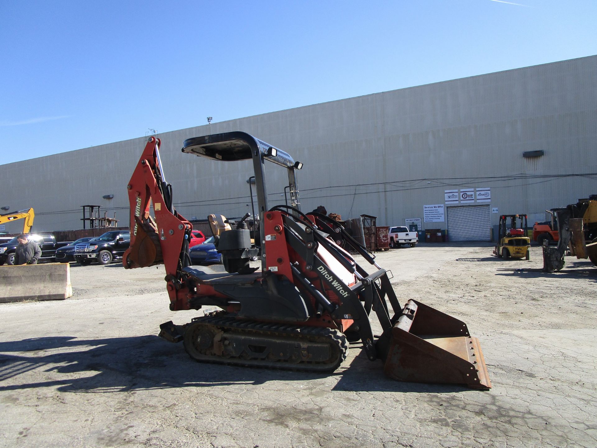 2011 Ditch Witch XT1600 Trencher Backhoe w/ Trailer - Image 17 of 41