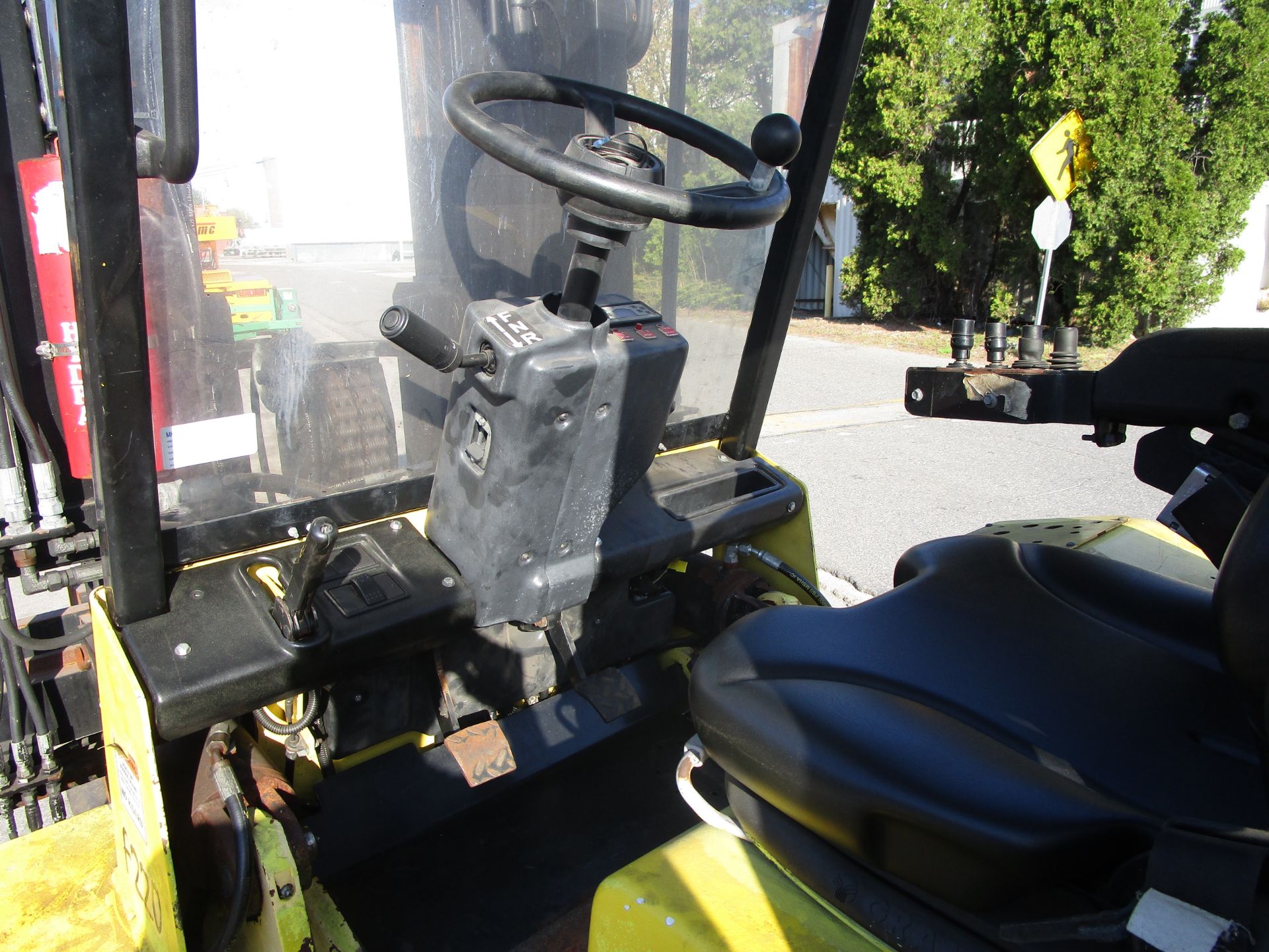 Hoist F220 25,000 lbs forklift - Image 6 of 7