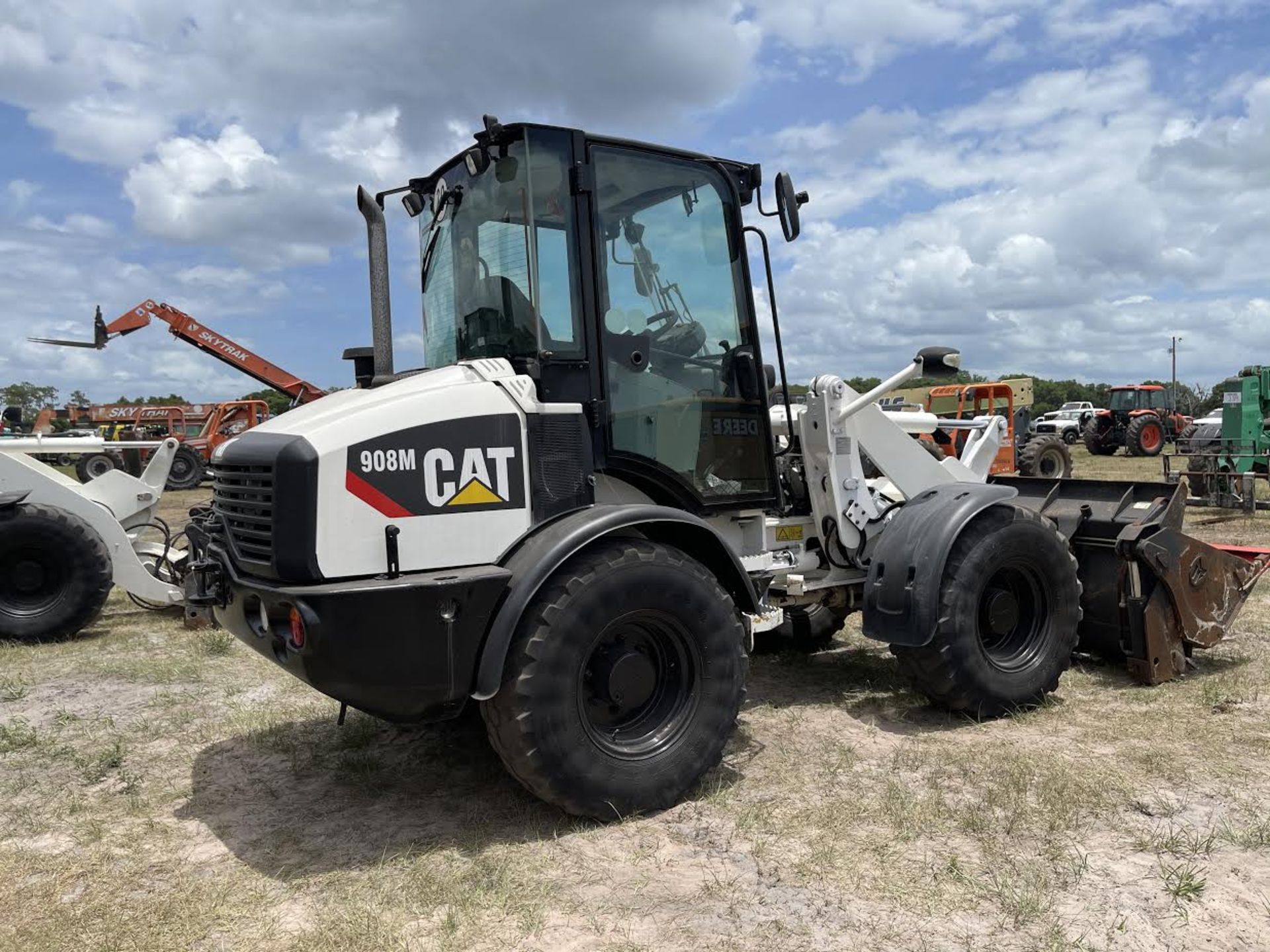 2015 Caterpillar 908 Wheel Loader - Image 2 of 6