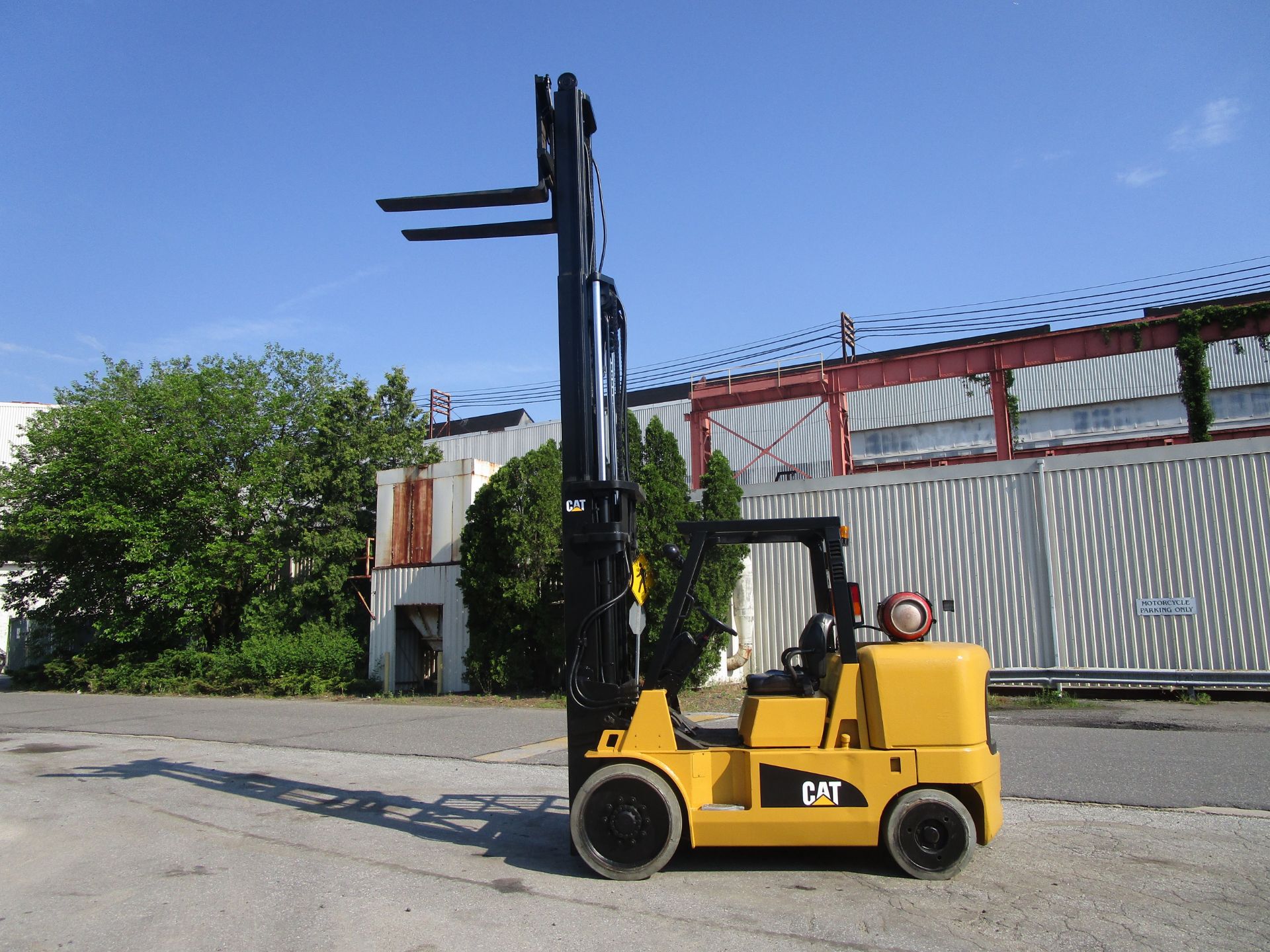 Caterpillar GC60K 13,000lb Forklift - Located in Lester, PA - Image 4 of 10