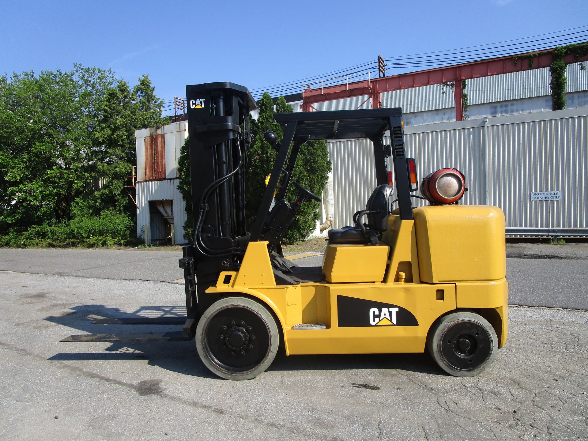 Caterpillar GC60K 13,000lb Forklift - Located in Lester, PA - Image 2 of 10