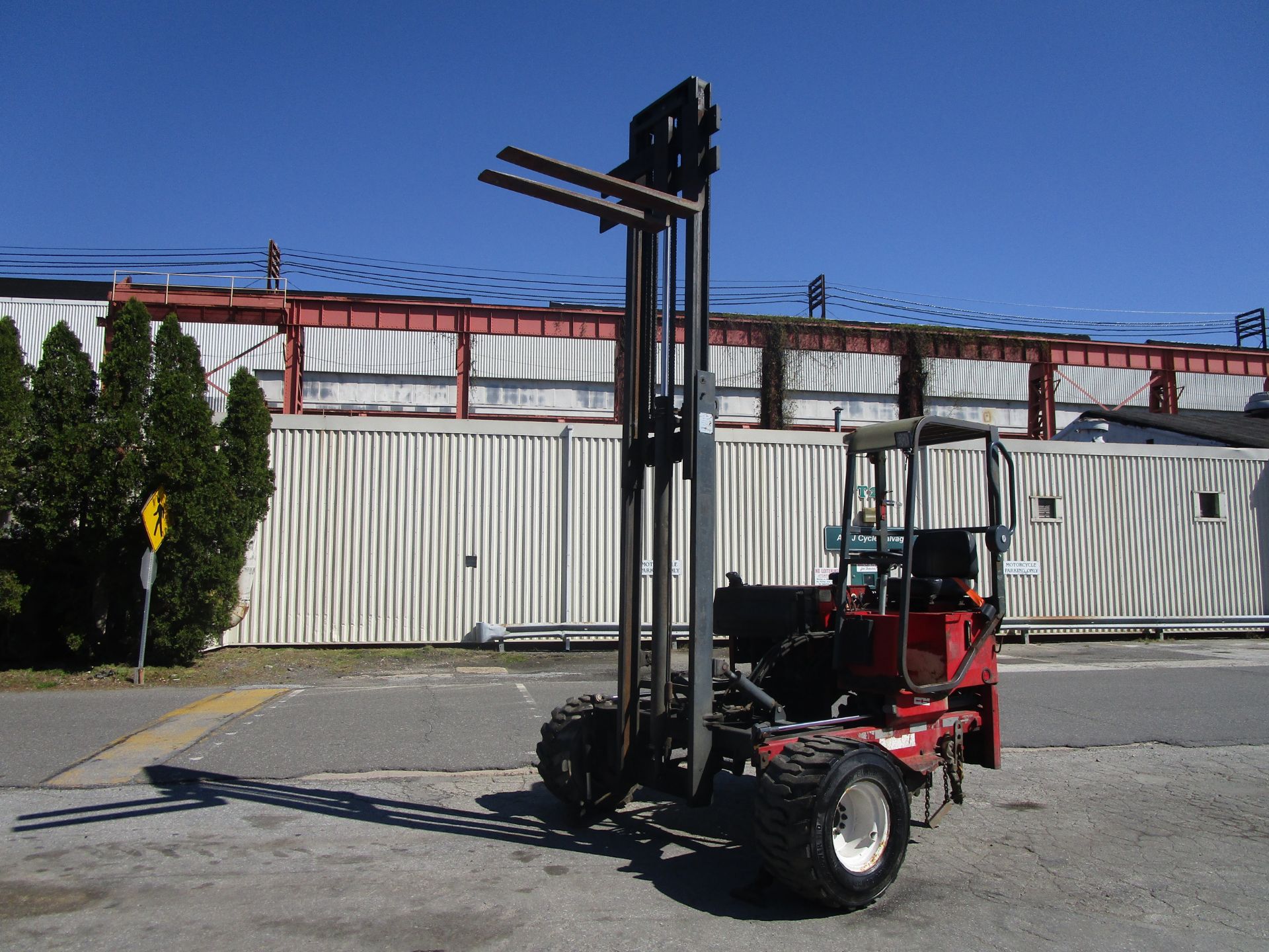 Moffett M5000 5,000lb Forklift - Located in Lester, PA - Image 6 of 8