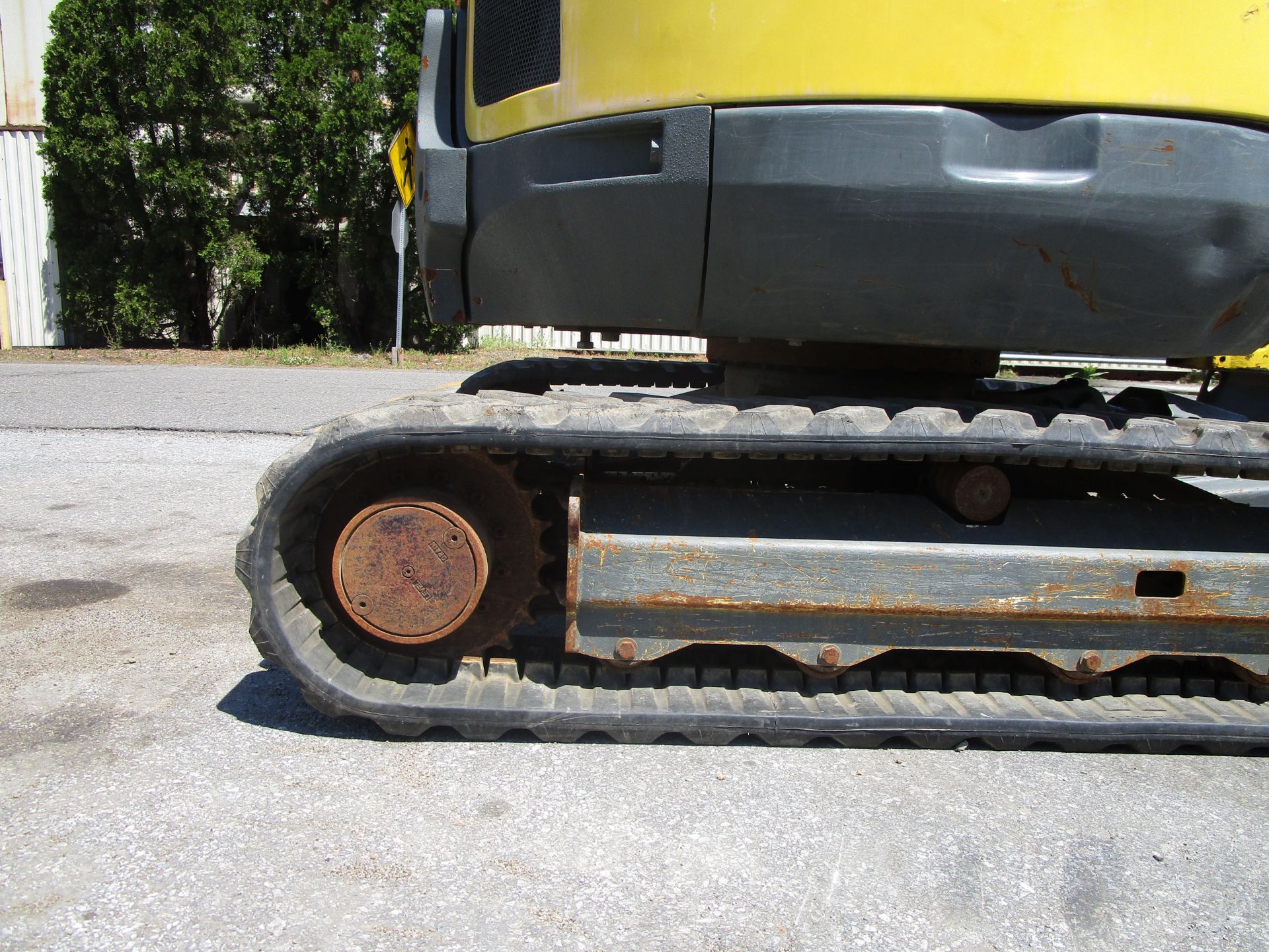 2016 Wacker Neuson EZ38 Mini Excavator Loader- Located in Lester, PA - Image 8 of 10