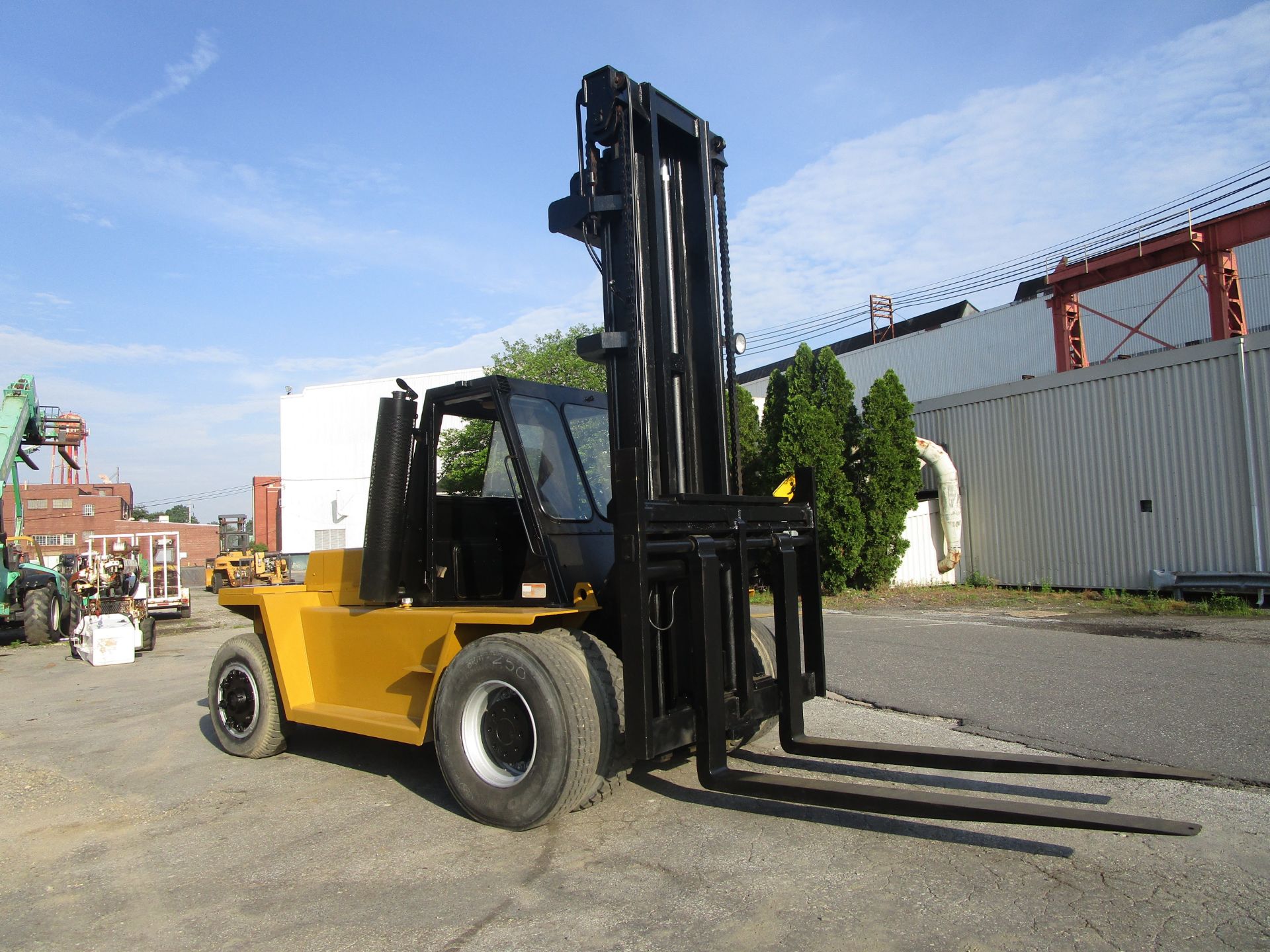 Caterpillar V250 25,000lb Forklift - Located in Lester, PA - Image 2 of 9