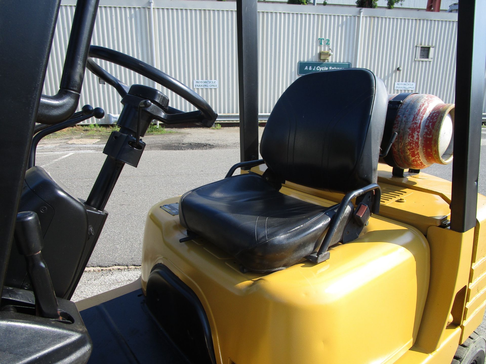 Caterpillar GP20 4,000lb Forklift - Located in Lester, PA - Image 4 of 9