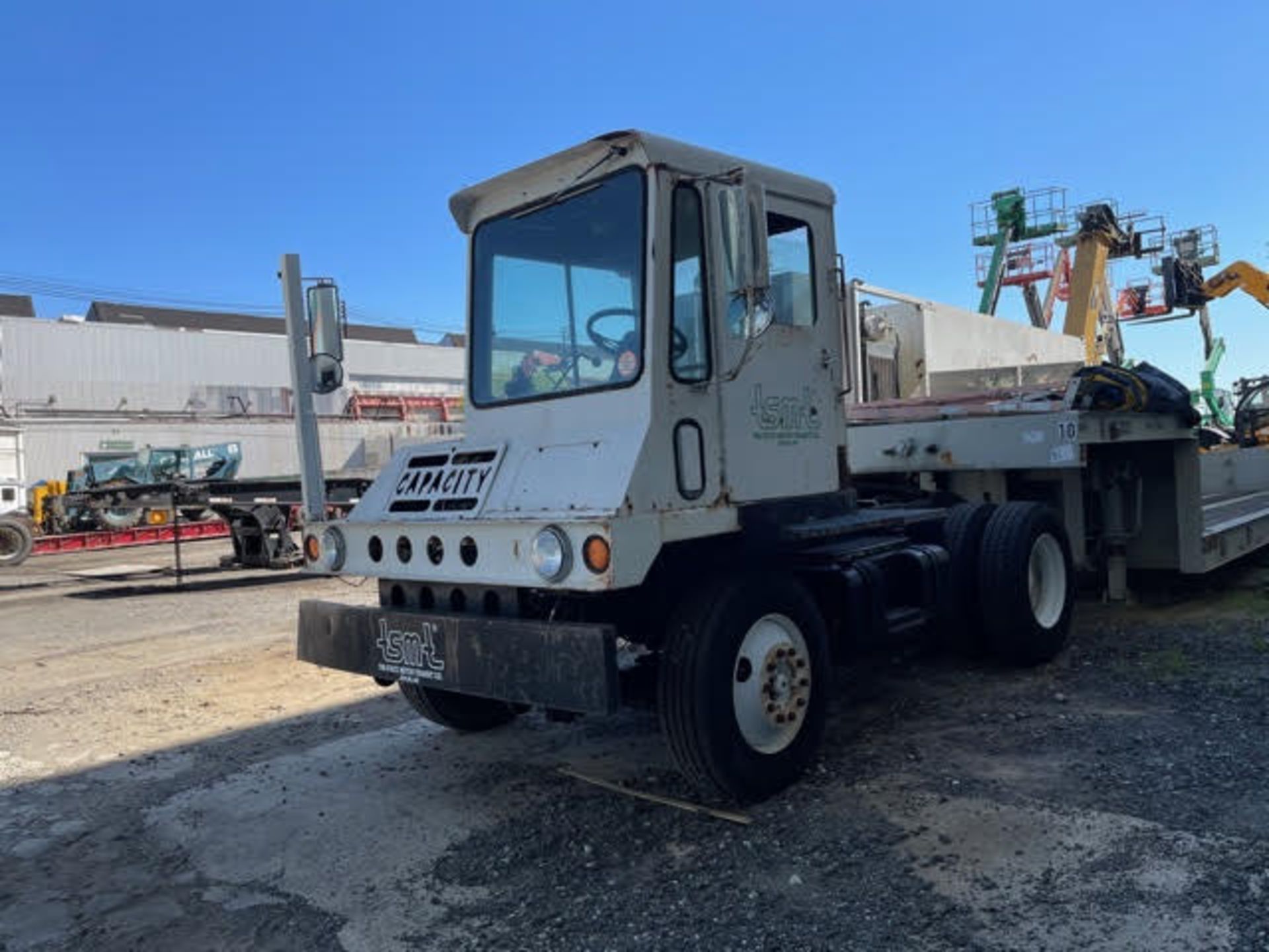 Capacity TJ4000E Jockey Truck- Located in Lester, PA