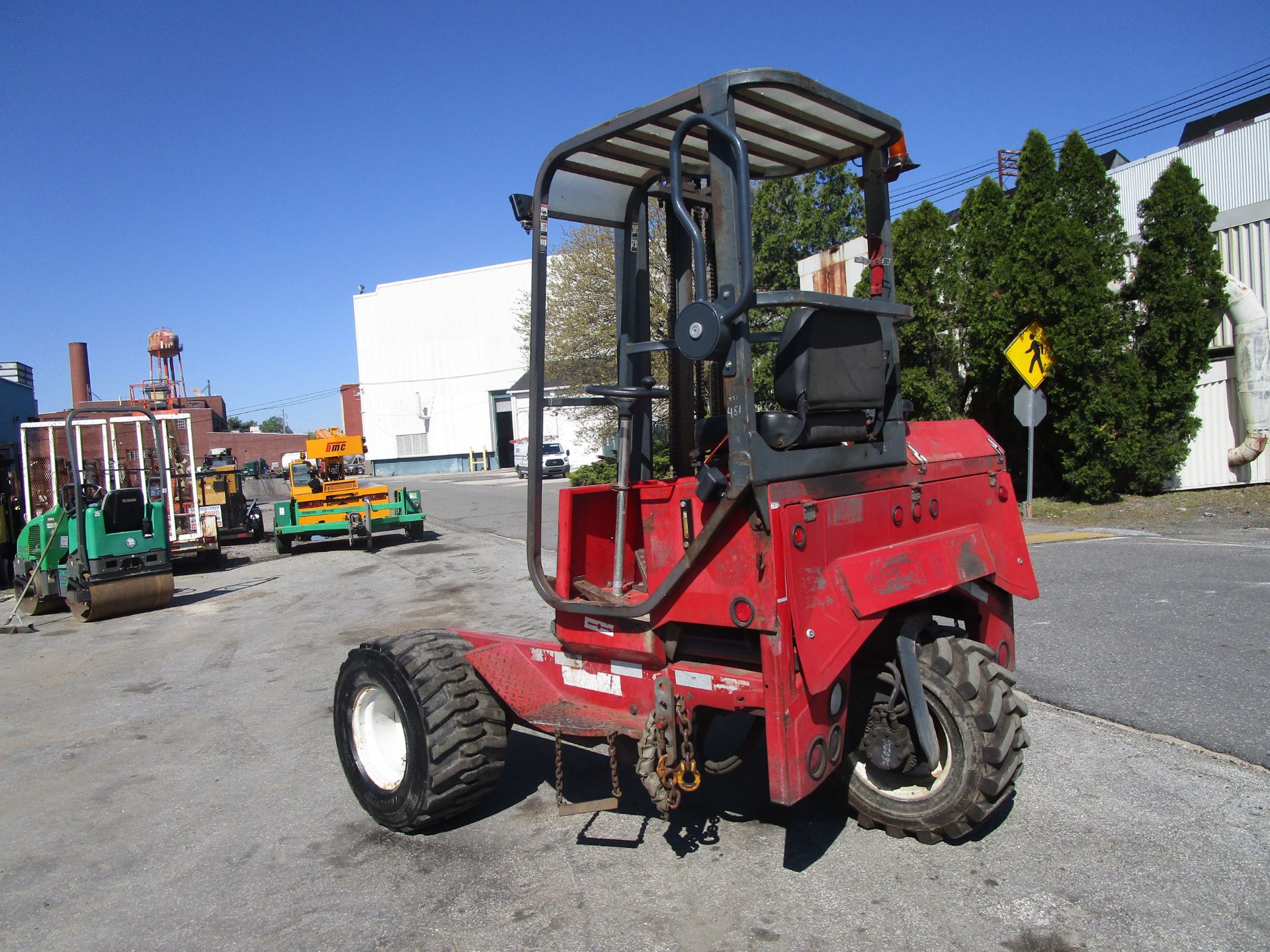 Moffett M5000 5,000lb Forklift - Located in Lester, PA - Image 2 of 8