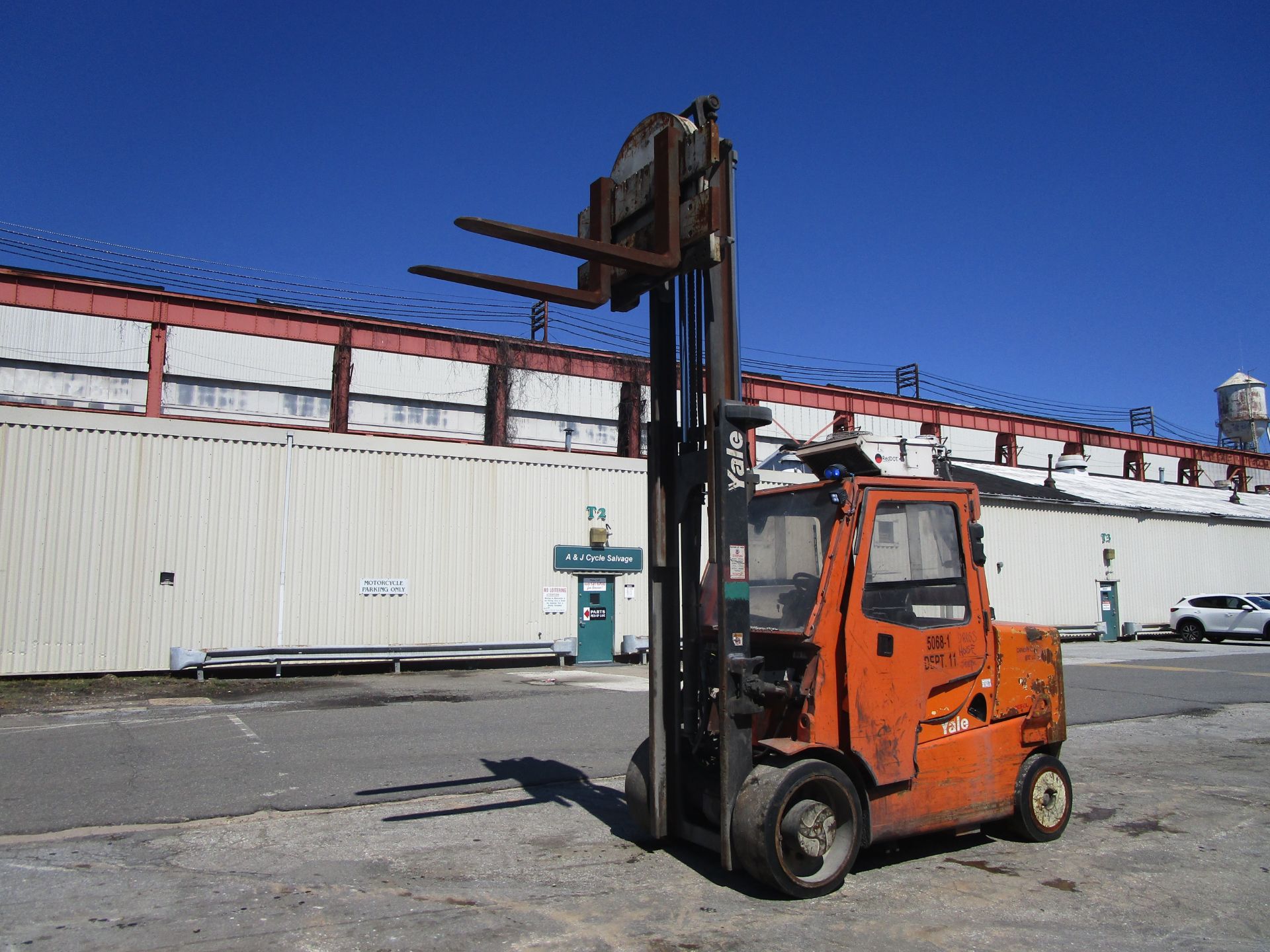 2015 Yale GDC155VX 15,500lb Forklift - Located in Lester, PA - Image 5 of 8