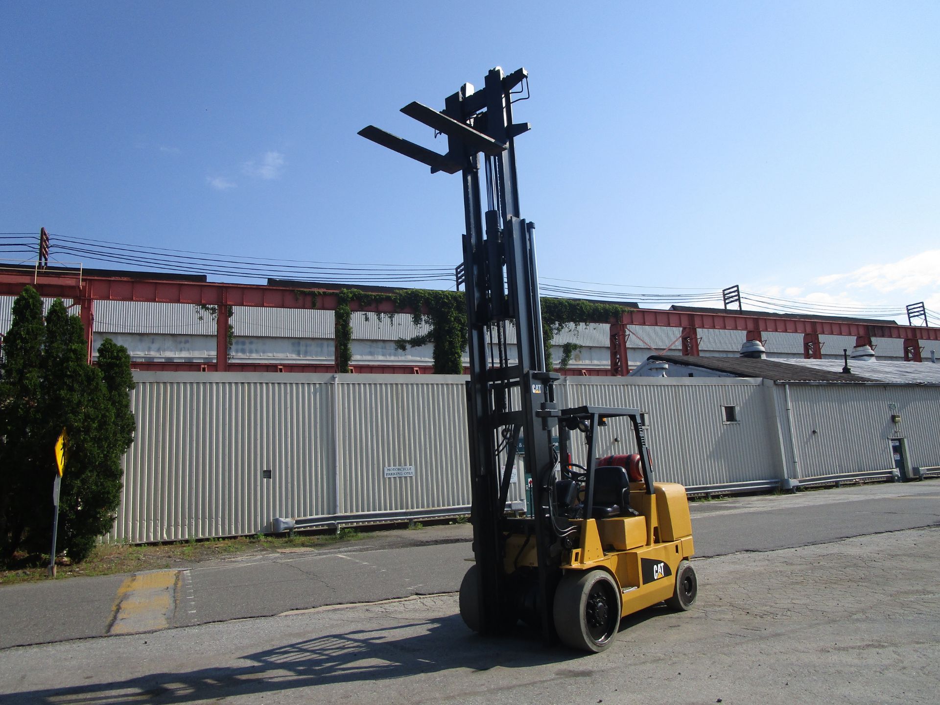 Caterpillar GC60K 13,000lb Forklift - Located in Lester, PA - Image 6 of 10