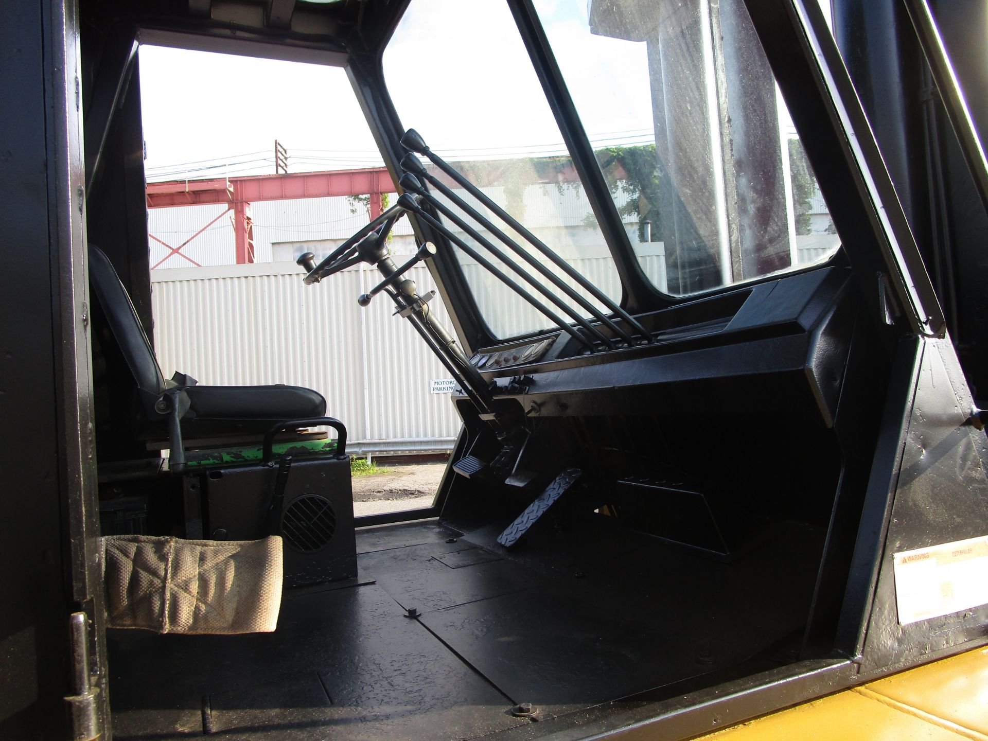 Caterpillar V250 25,000lb Forklift - Located in Lester, PA - Image 7 of 9