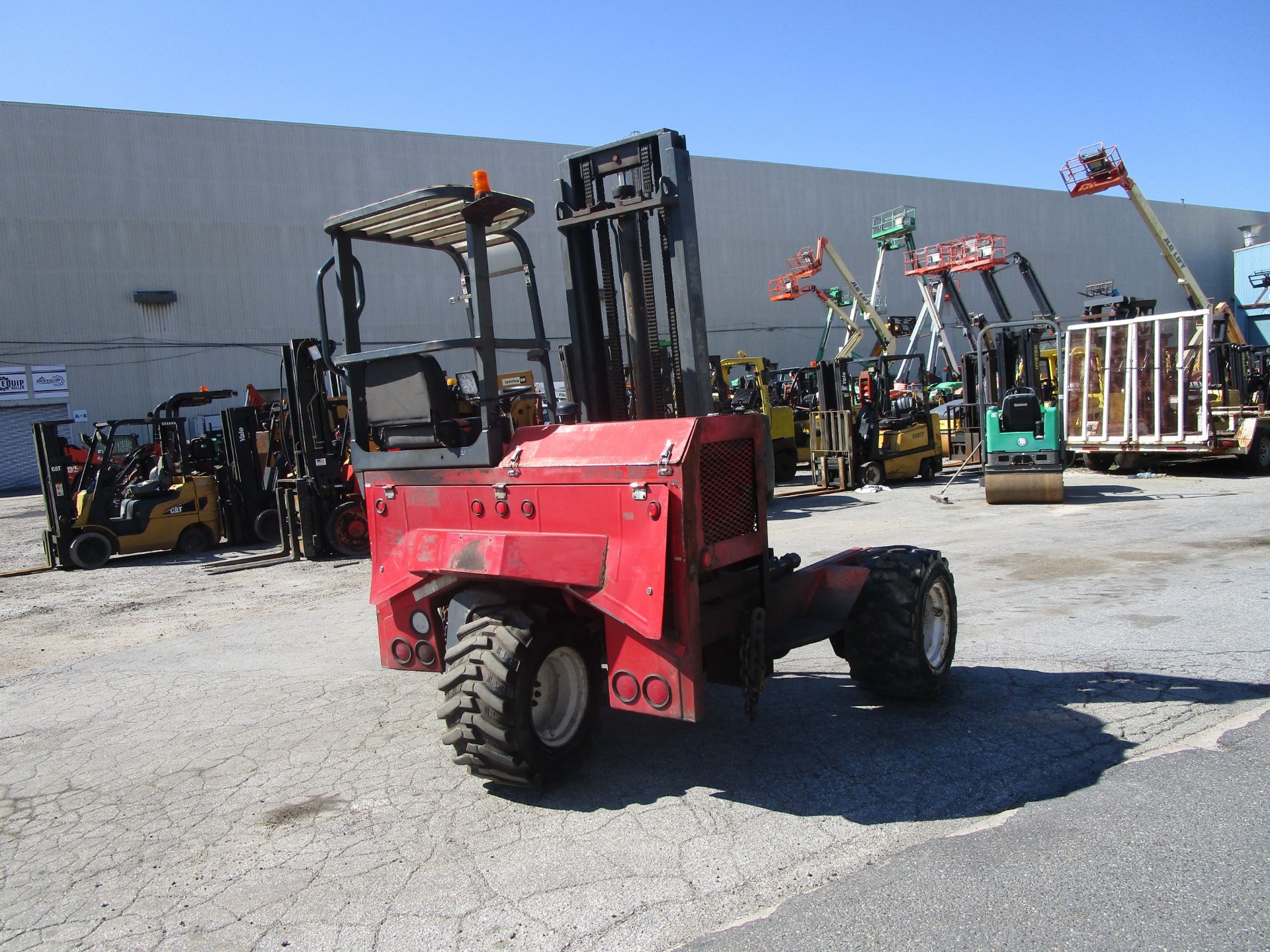 Moffett M5000 5,000lb Forklift - Located in Lester, PA - Image 3 of 8